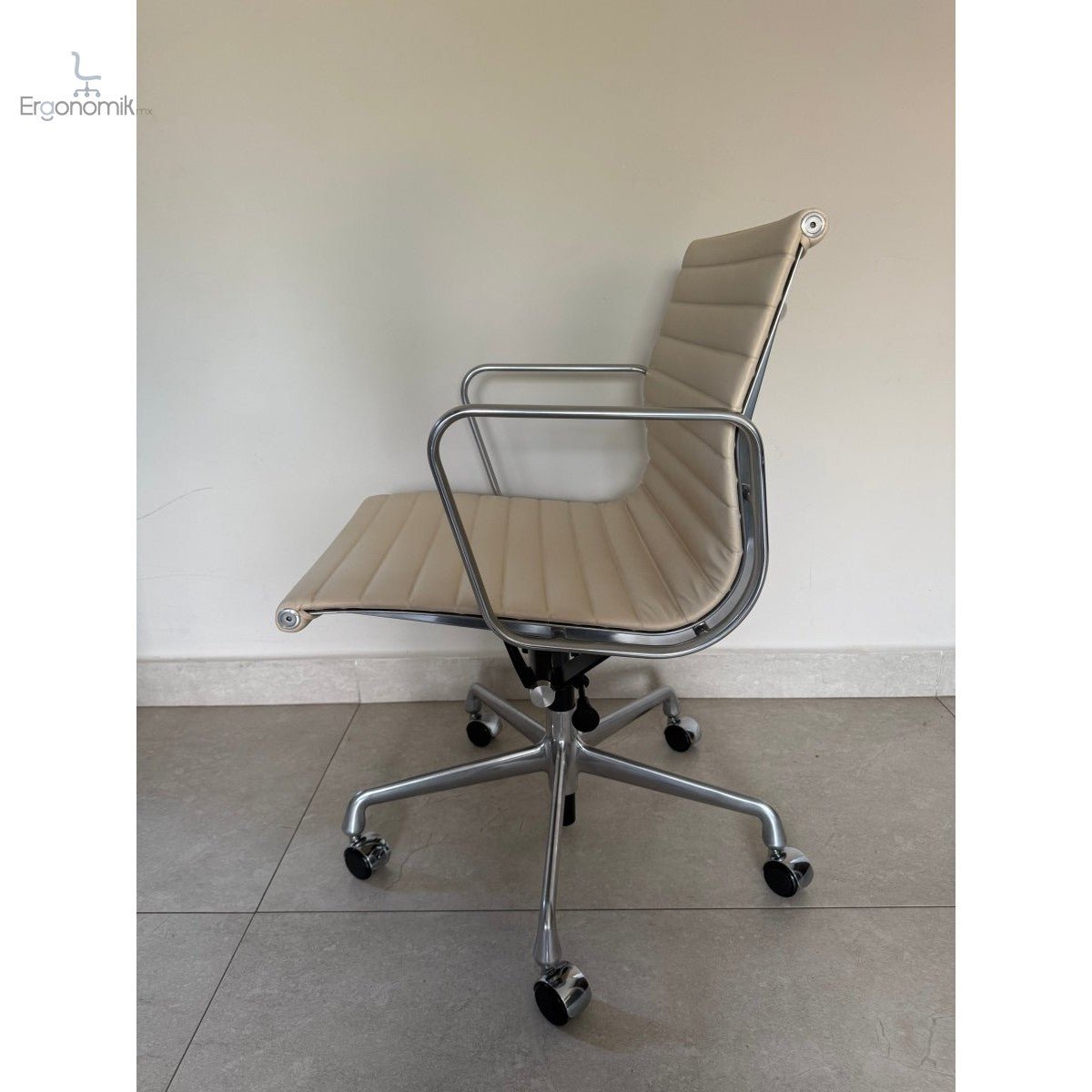 Silla Eames Herman Miller de piel - Exhibición - Ergonomik silla ergonomica Herman Miller