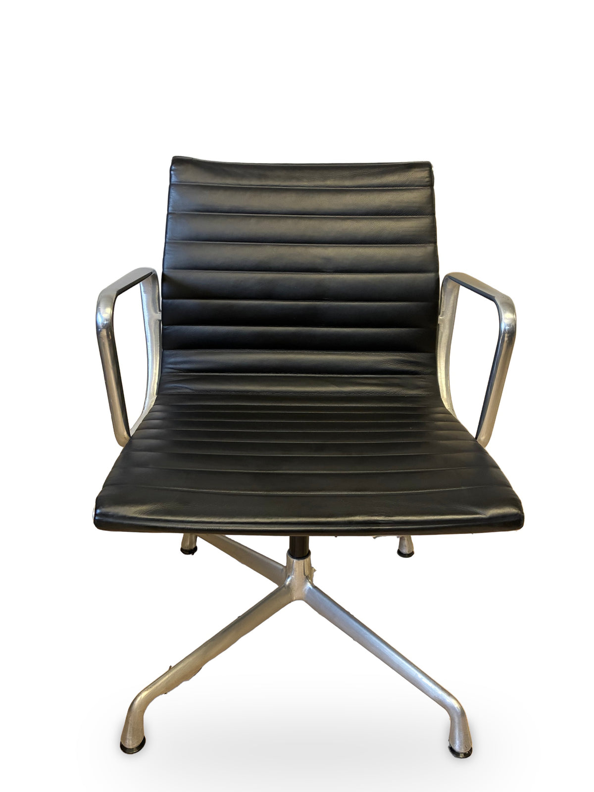 Silla Eames Herman Miller de Piel Negra Fija - Preowned