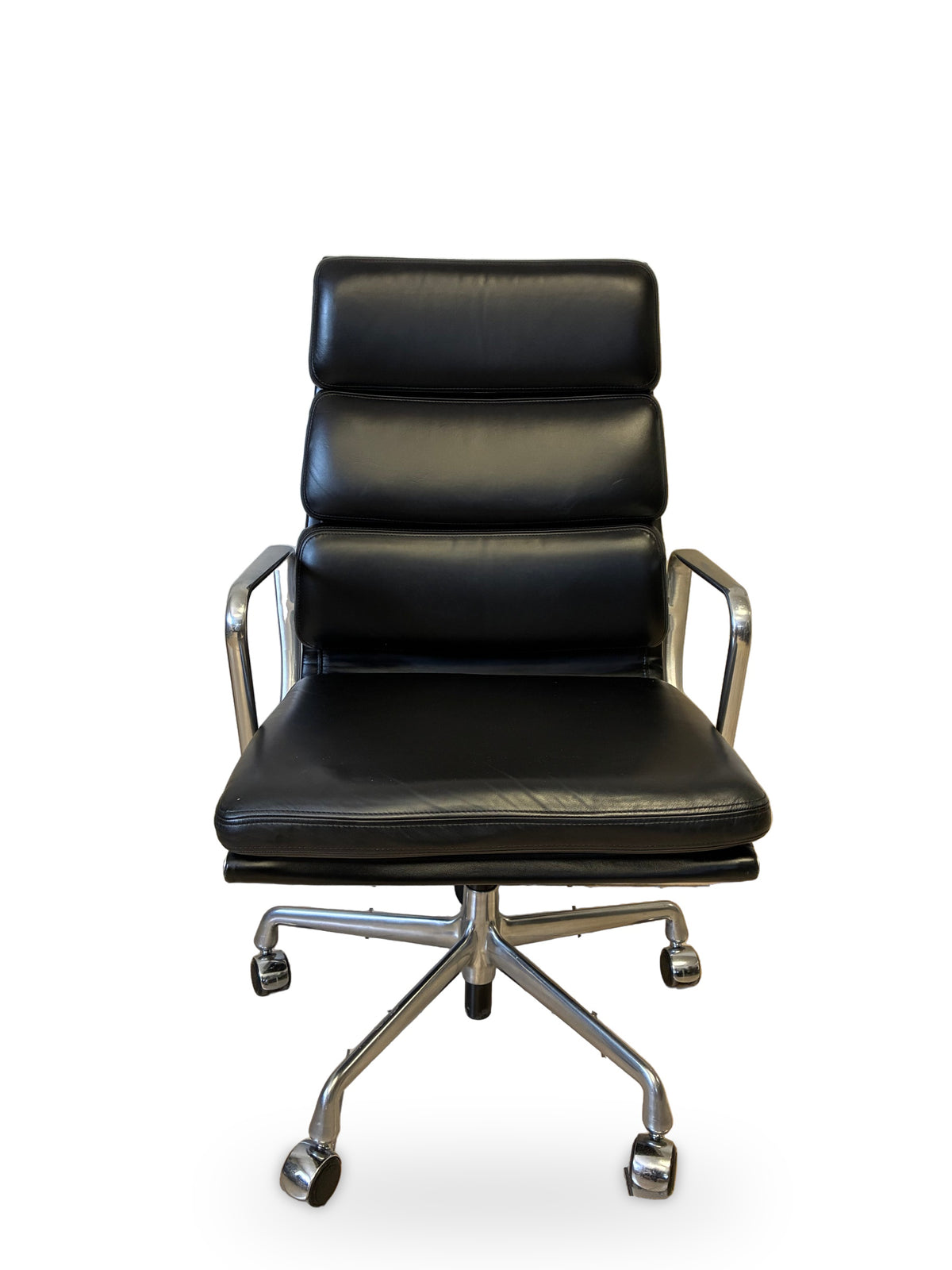 Silla Eames Softpad Media Acolchada Herman Miller de Piel Negra - Preowned