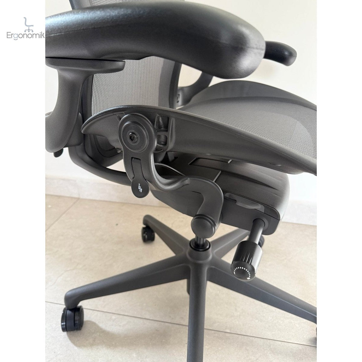 Silla Herman Miller Aeron Remastered Grafito talla B - Exhibición - Ergonomik silla ergonomica Herman Miller
