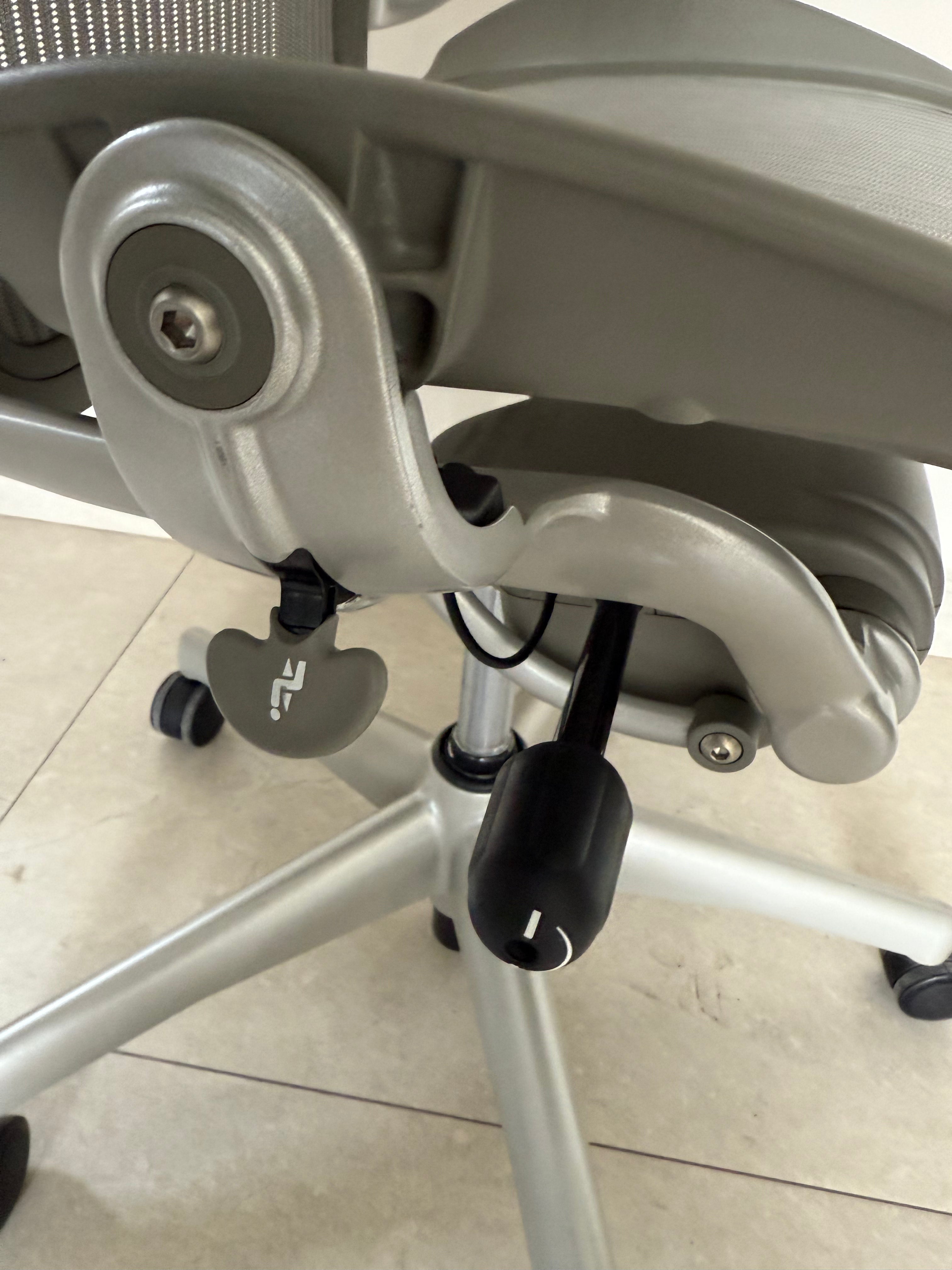 Silla Herman Miller talla B con malla de alto rendimiento