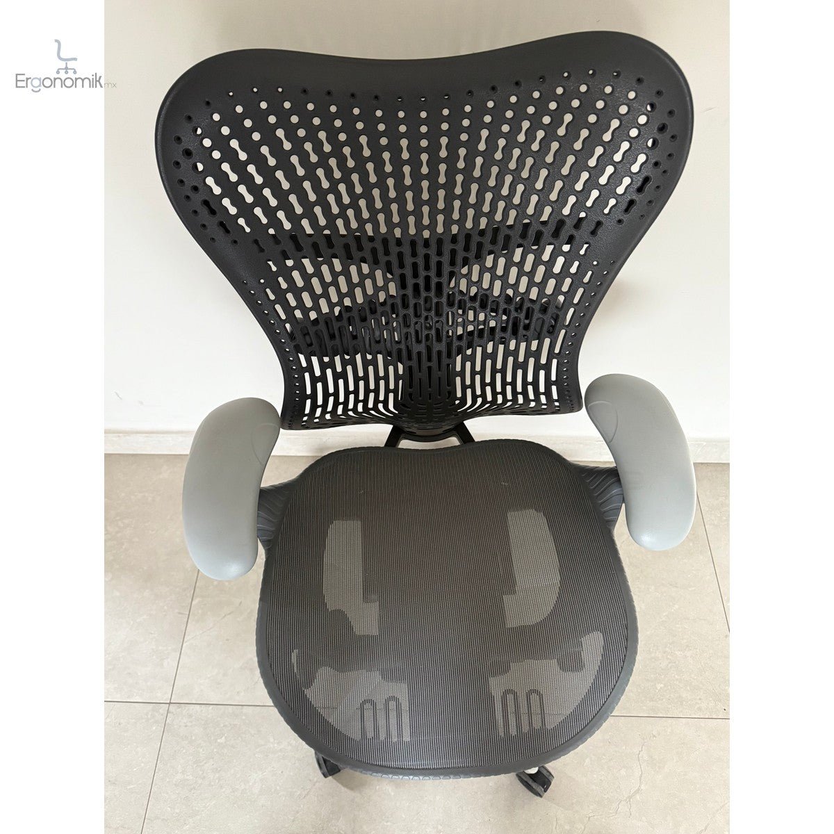 Silla Mirra 2 Equipada Herman Miller gris - Exhibición - Ergonomik Silla de Oficina Herman Miller