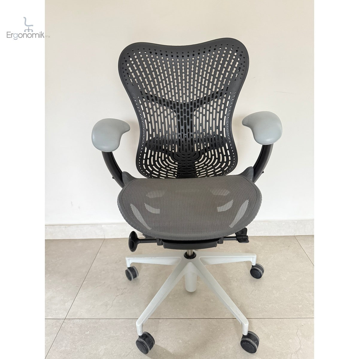 Silla Mirra 2 Equipada Herman Miller gris - Preowned | Muebles ergonómicos en México | Ergonomik