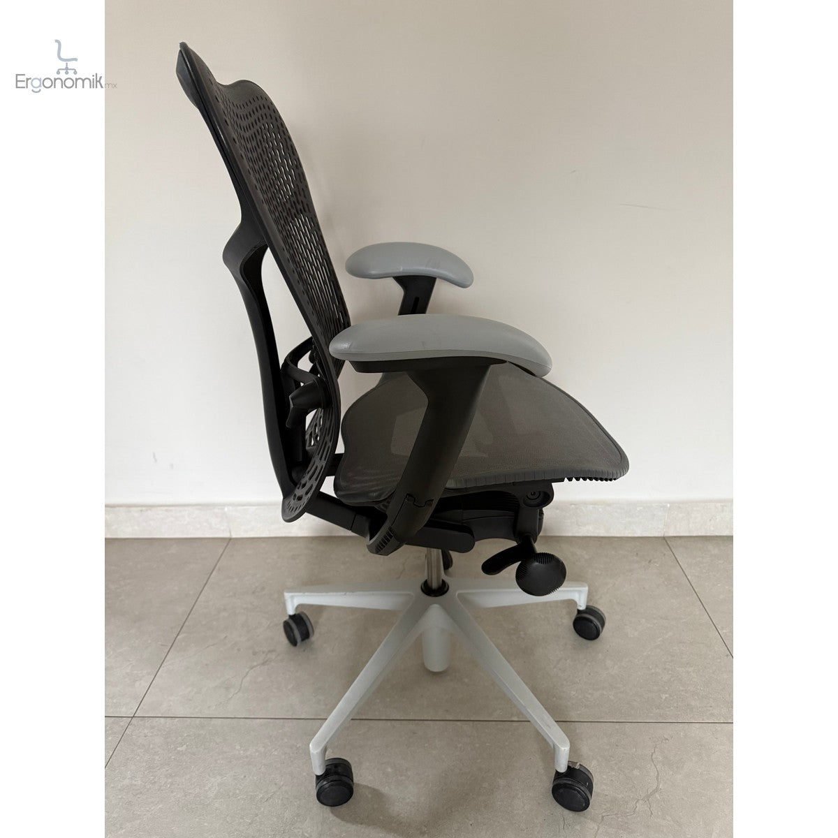 Silla Mirra 2 Equipada Herman Miller gris - Preowned | Muebles ergonómicos en México | Ergonomik