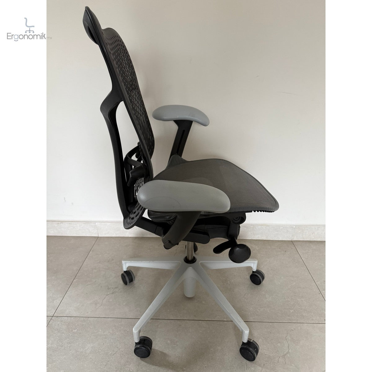 Silla Mirra 2 Equipada Herman Miller gris - Preowned | Muebles ergonómicos en México | Ergonomik