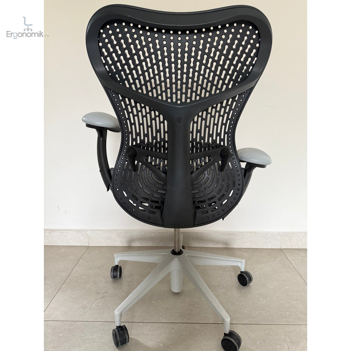 Silla Mirra 2 Equipada Herman Miller gris - Preowned | Muebles ergonómicos en México | Ergonomik
