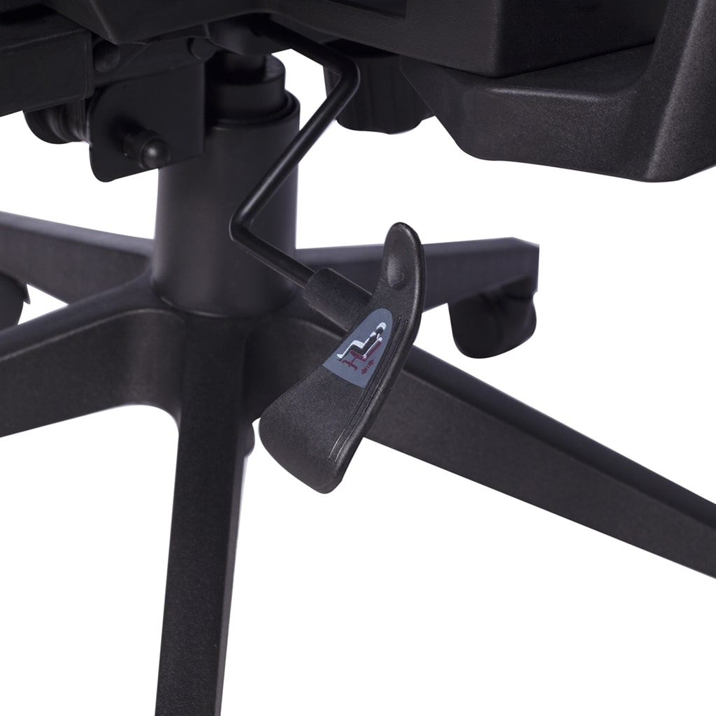 Silla Operativa 150 utilizada en un espacio de home office moderno