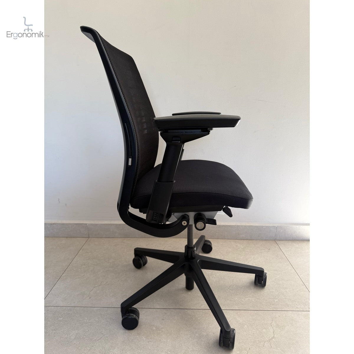 Silla Steelcase Think V2 color negro- Preowned | Muebles ergonómicos en México | Ergonomik