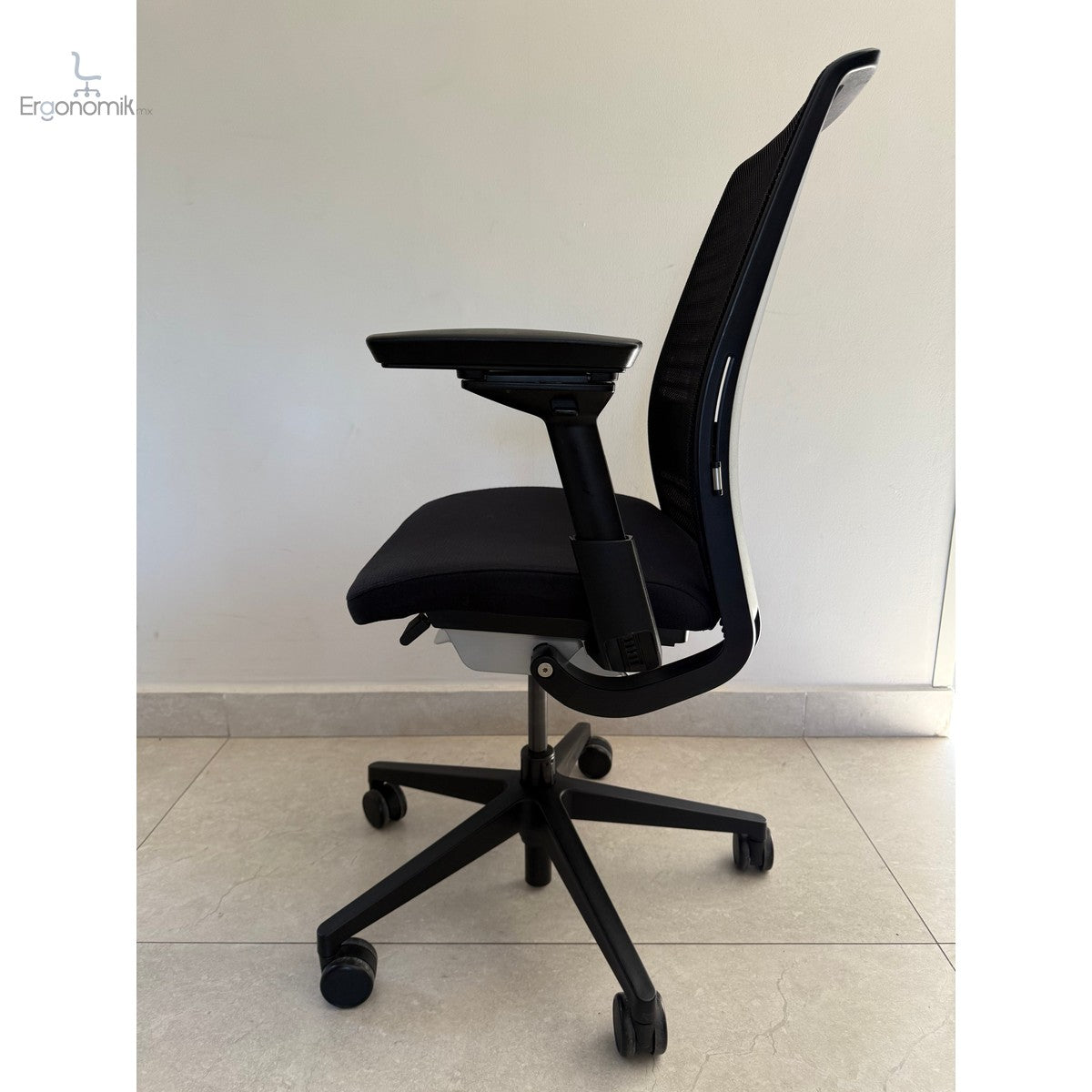 Silla Steelcase Think V2 color negro- Preowned | Muebles ergonómicos en México | Ergonomik