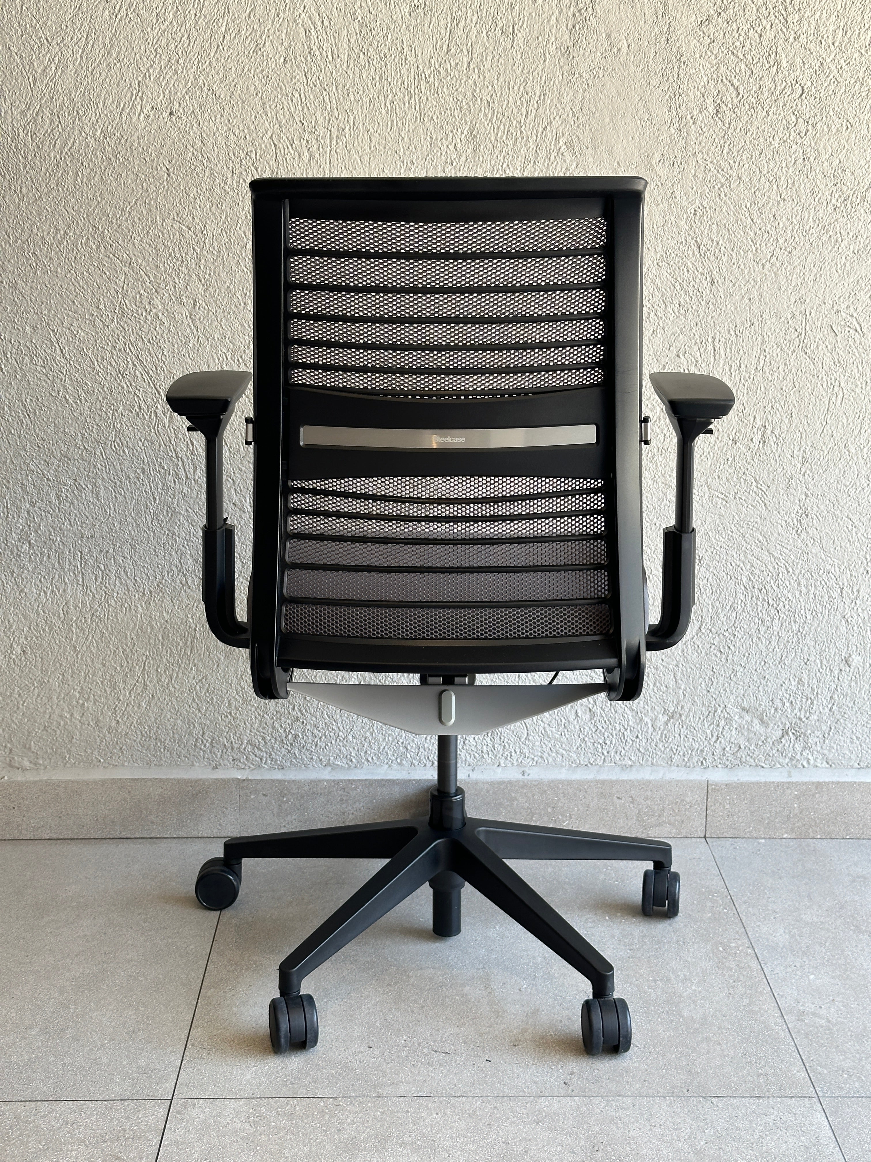 Ajuste de brazos Silla Steelcase Think V2