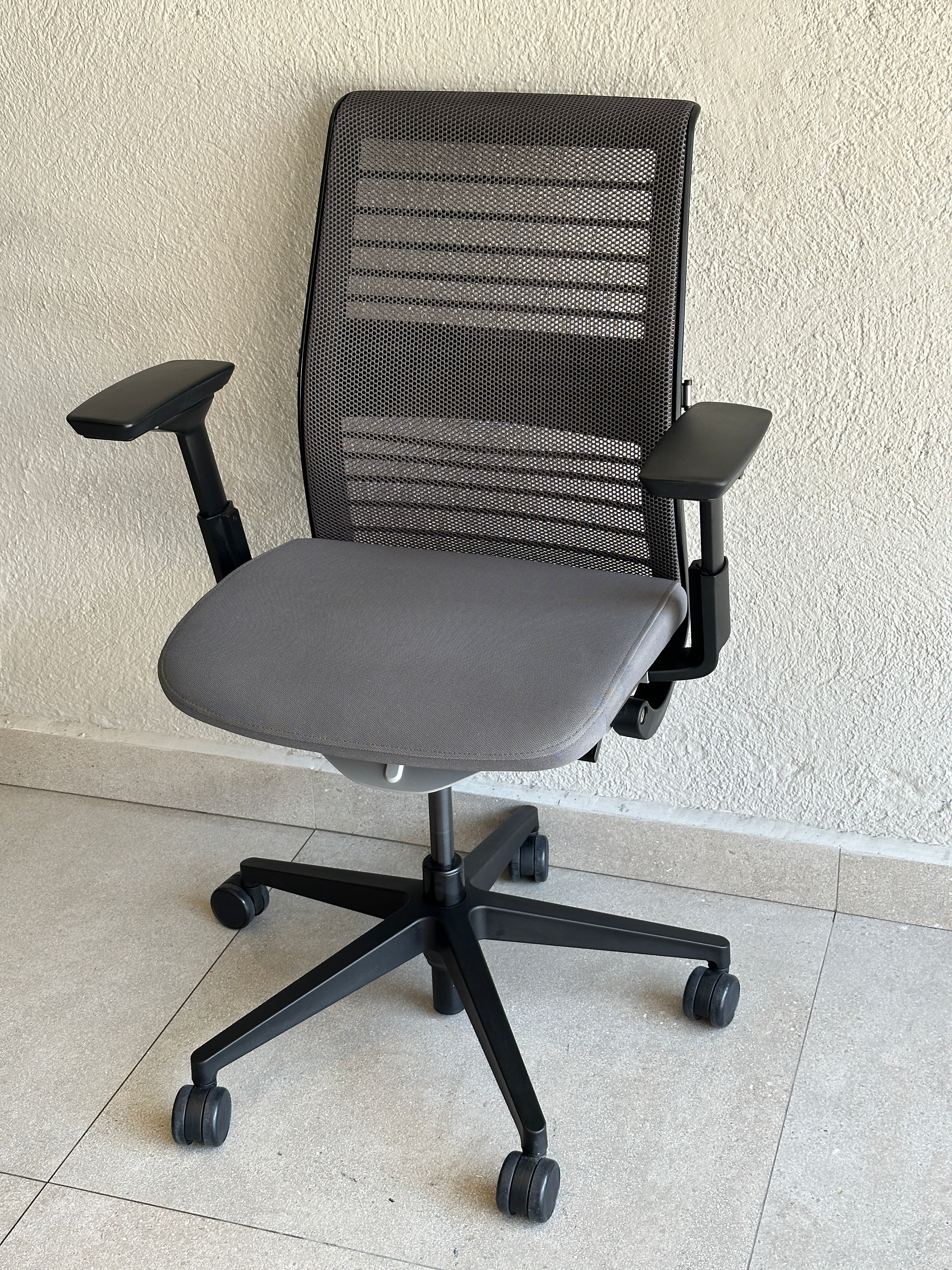 Silla Steelcase Think V2 vista frontal