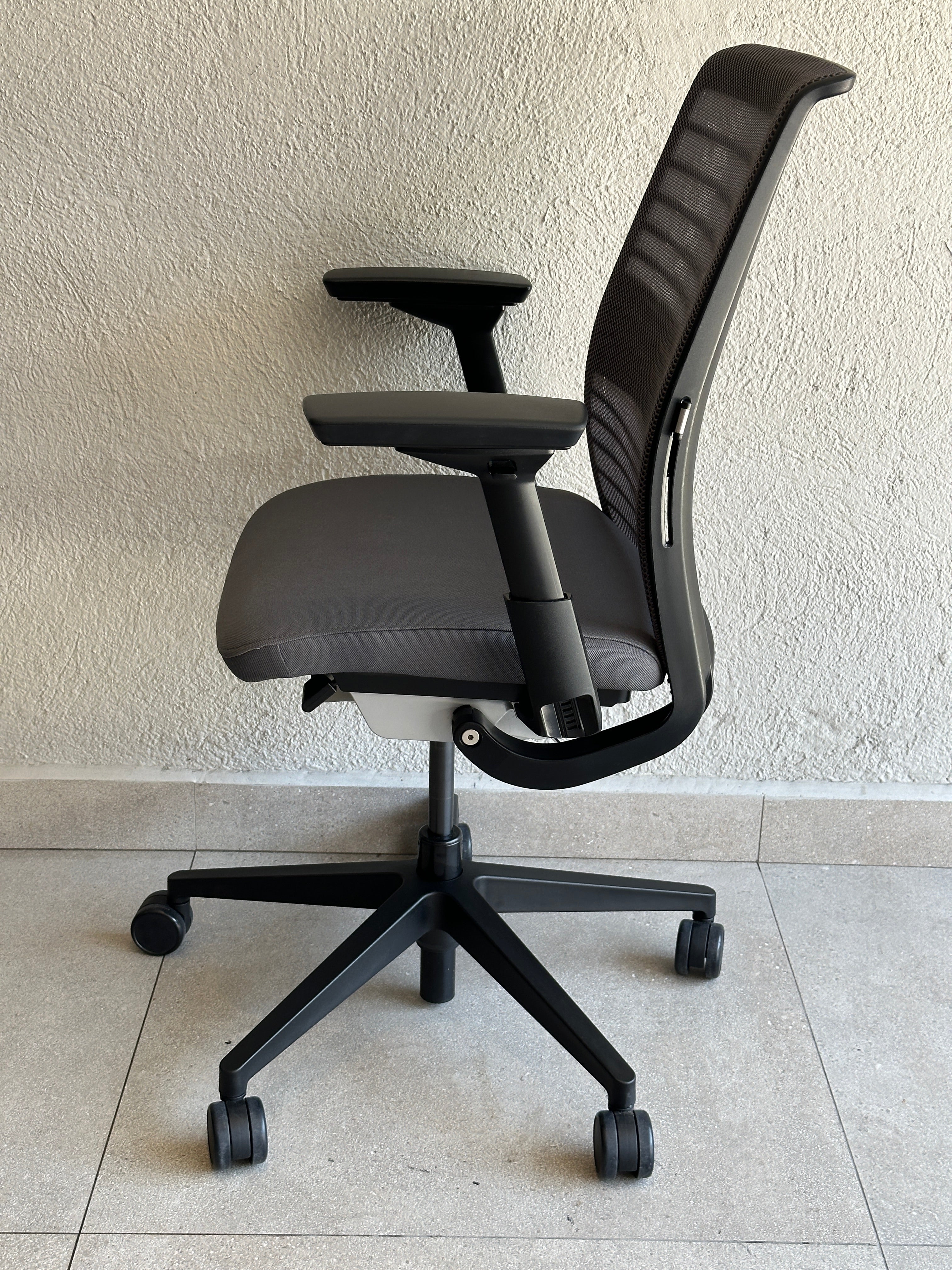 Silla Steelcase Think V2 vista trasera
