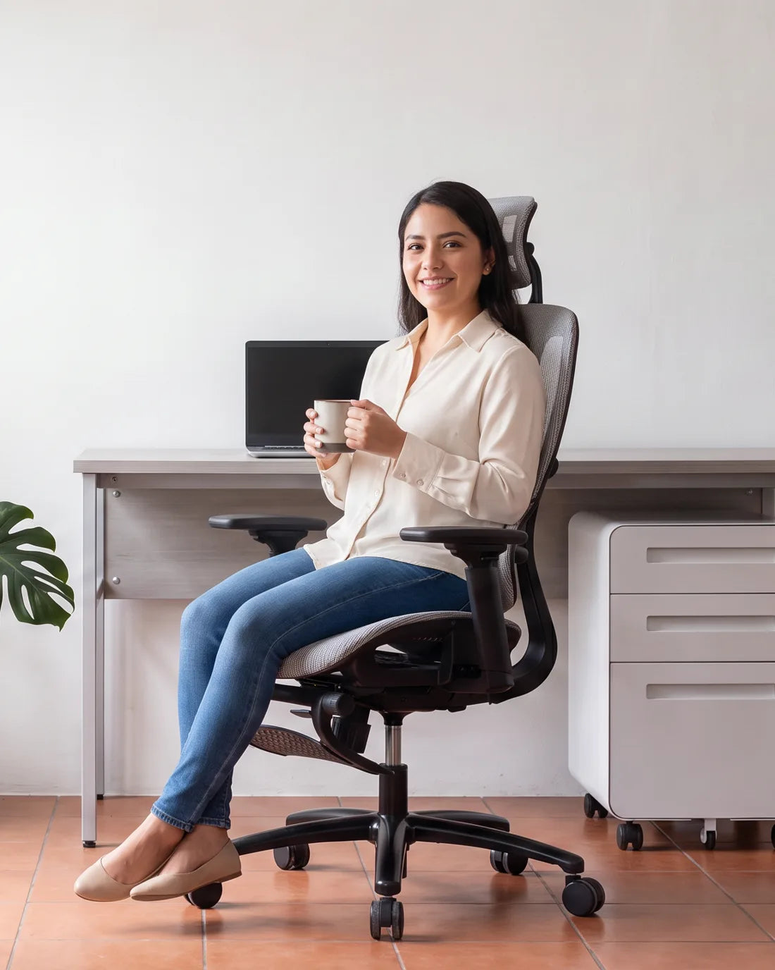Silla Ejecutiva Nexus Mesh Gris con Descansapiés