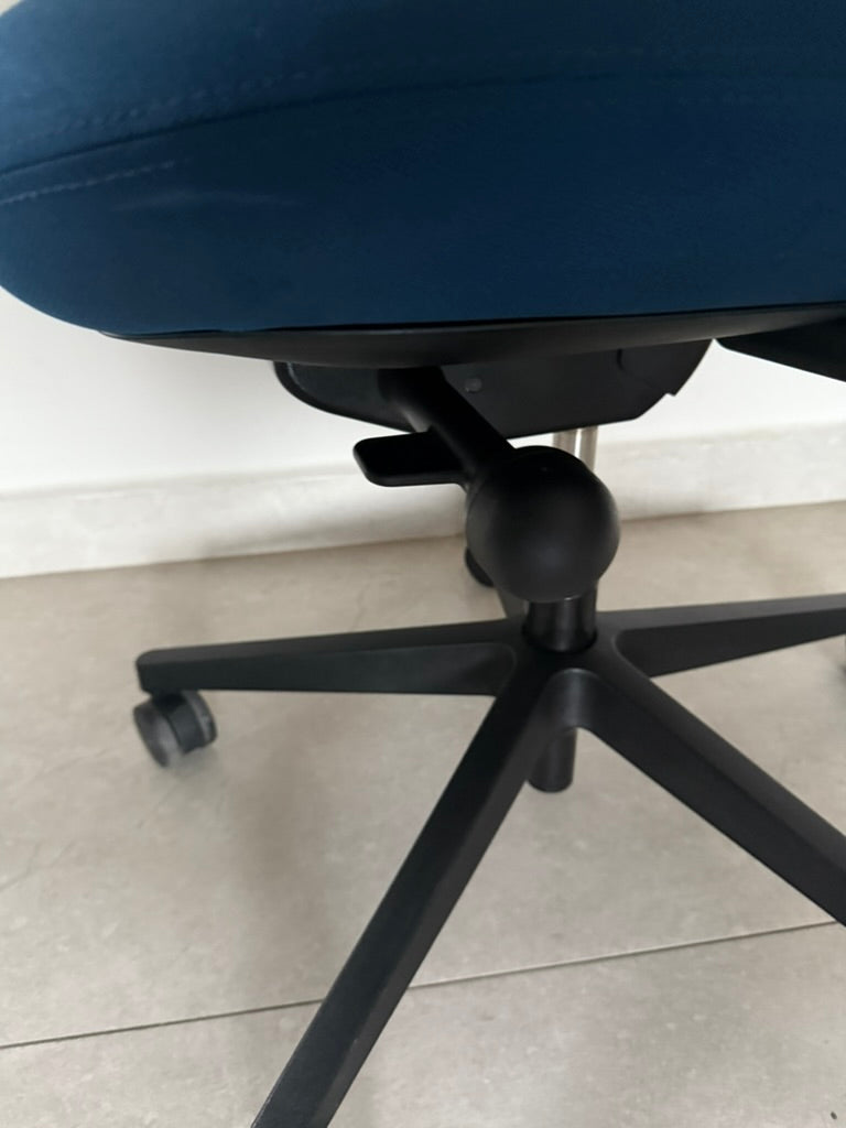 Herman Miller Lino - Preowned