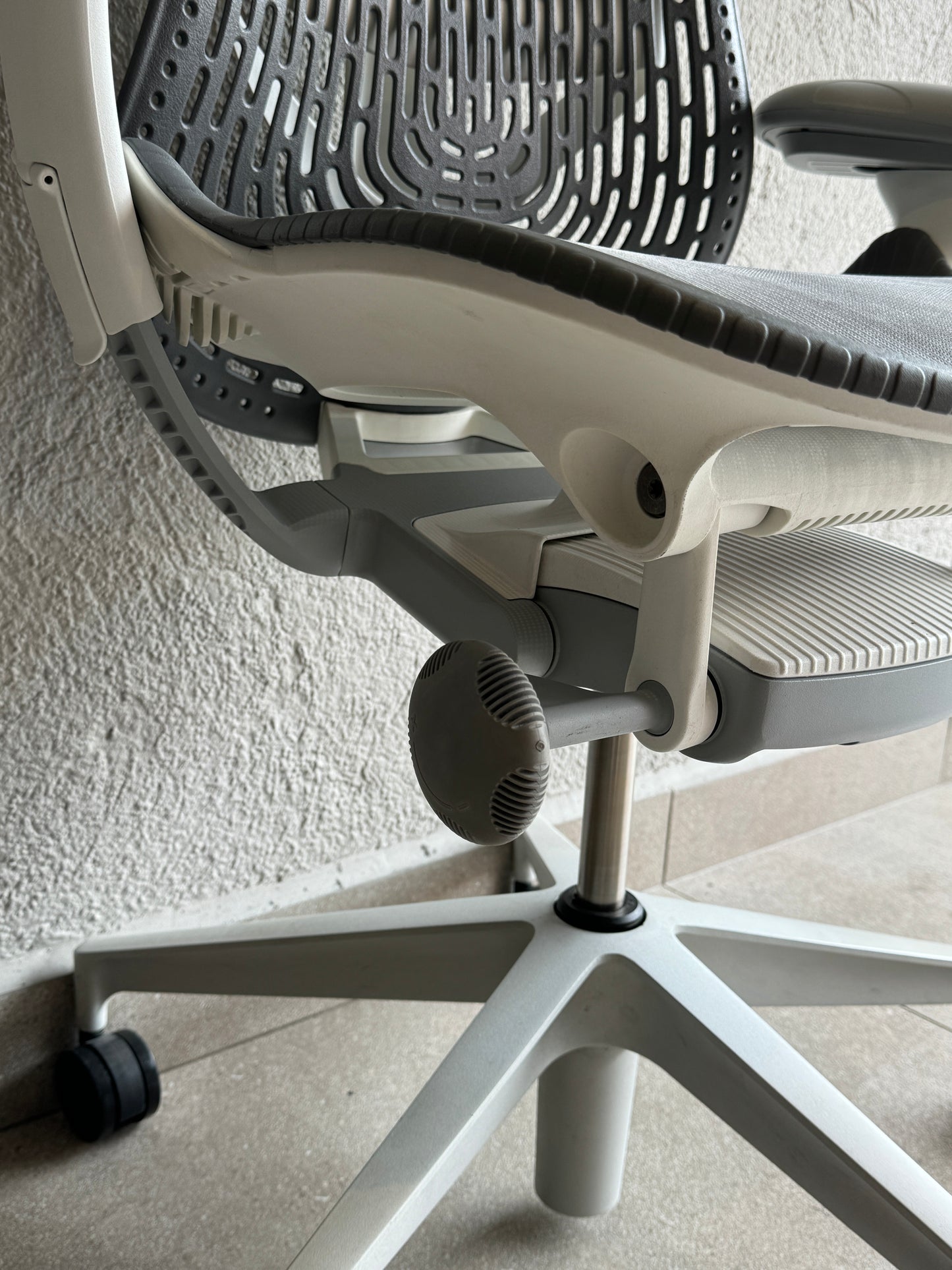 Silla Mirra 2 Herman Miller gris - Preowned