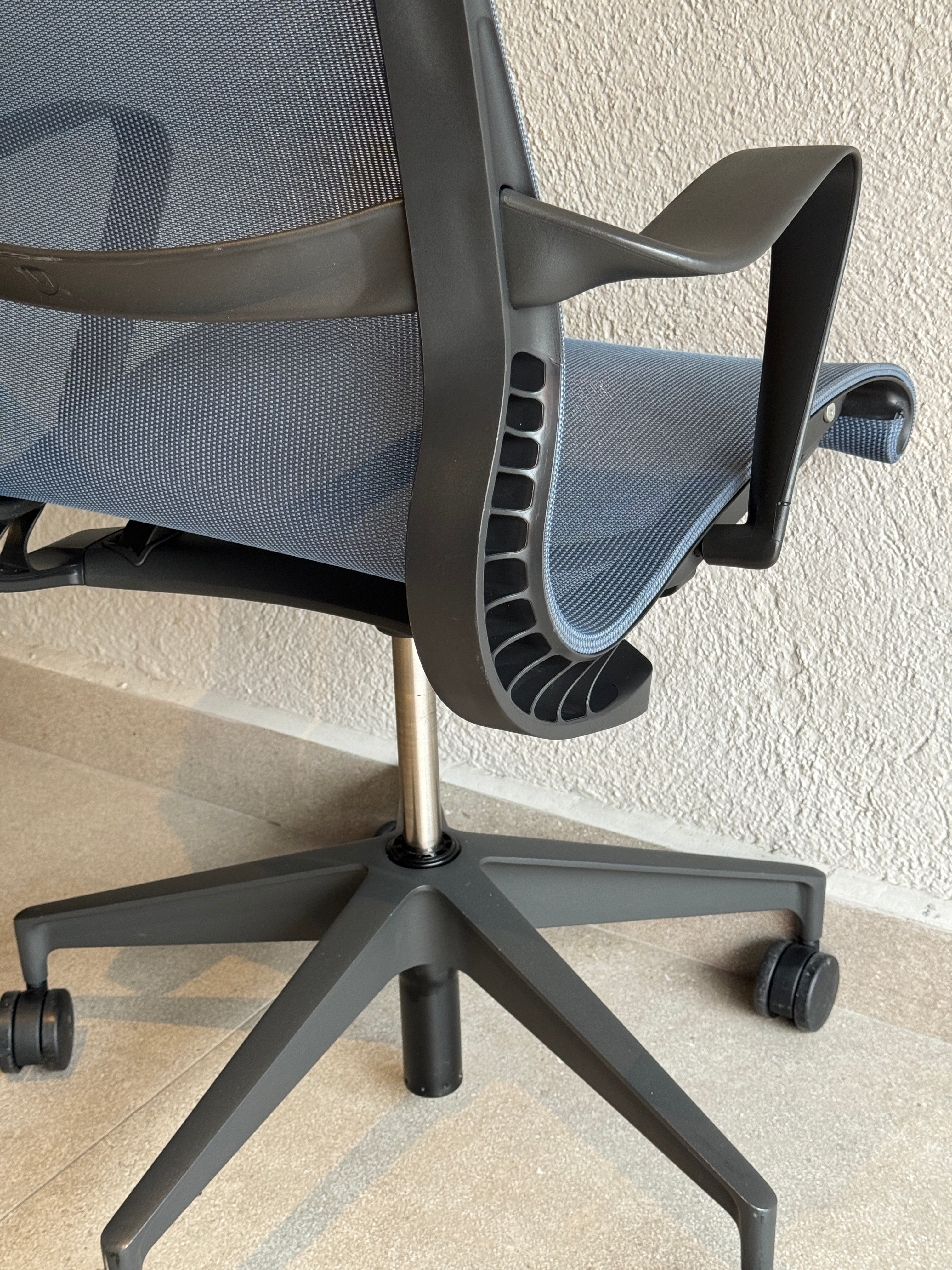 Silla Setu Herman Miller de exhibición