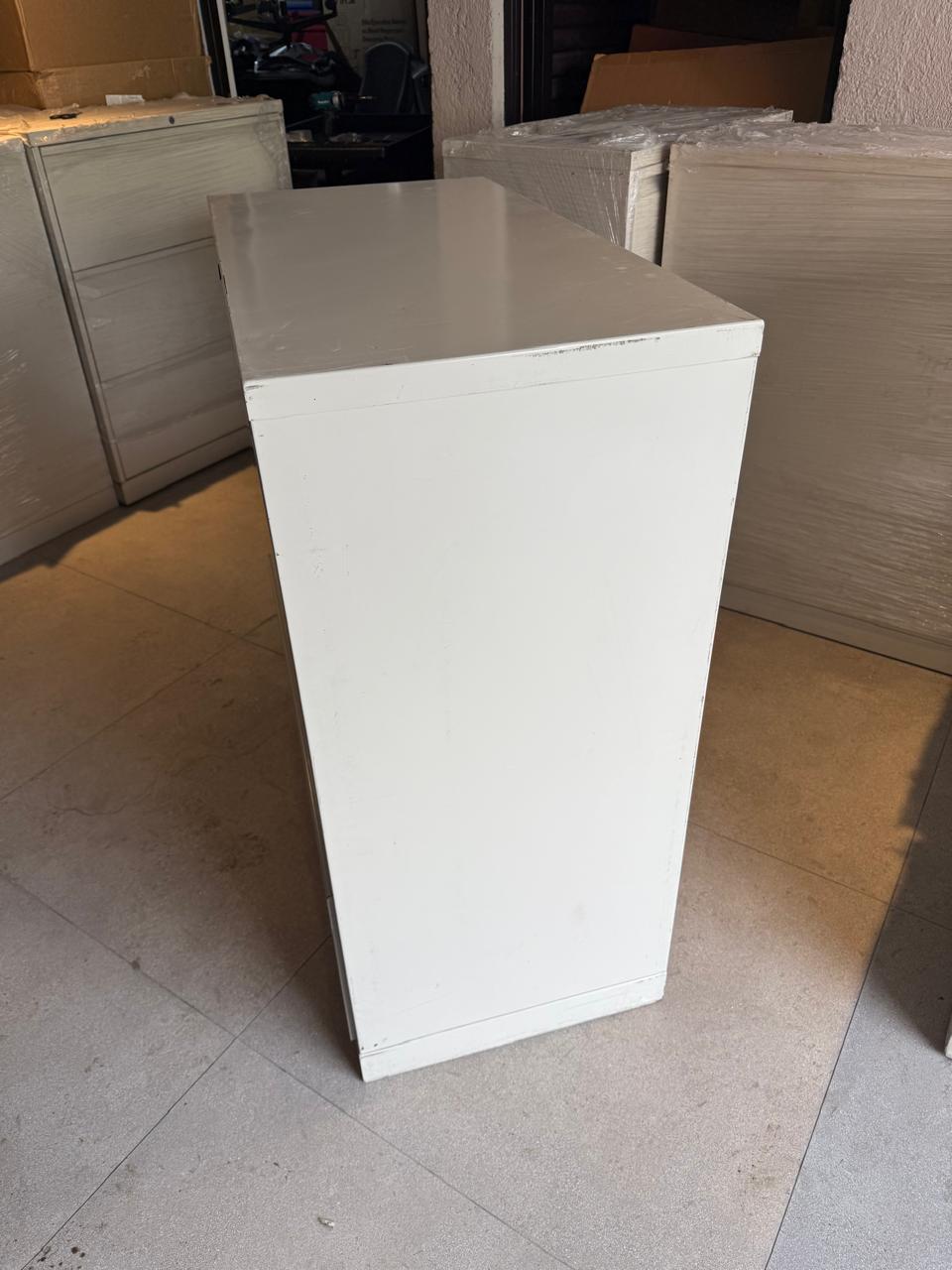 Archiveros marca Riviera 3 cajones 1m x 90cm x 45cm