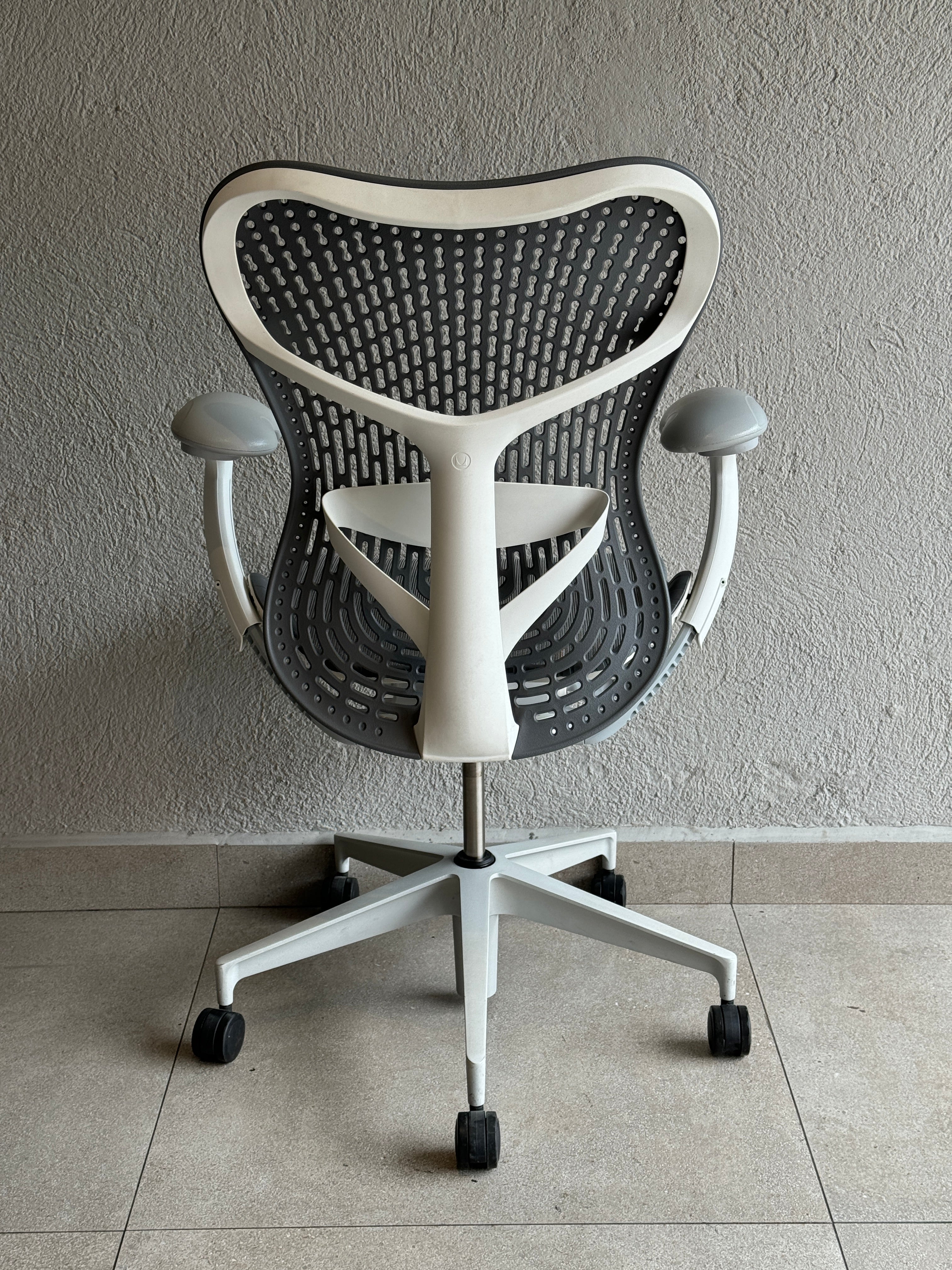 Silla Mirra 2 Herman Miller gris - Preowned