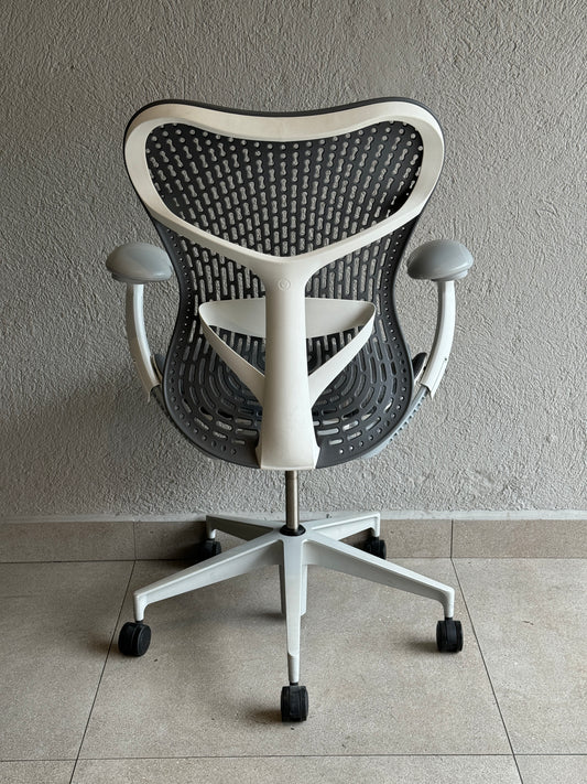 Silla Mirra 2 Herman Miller gris - Preowned