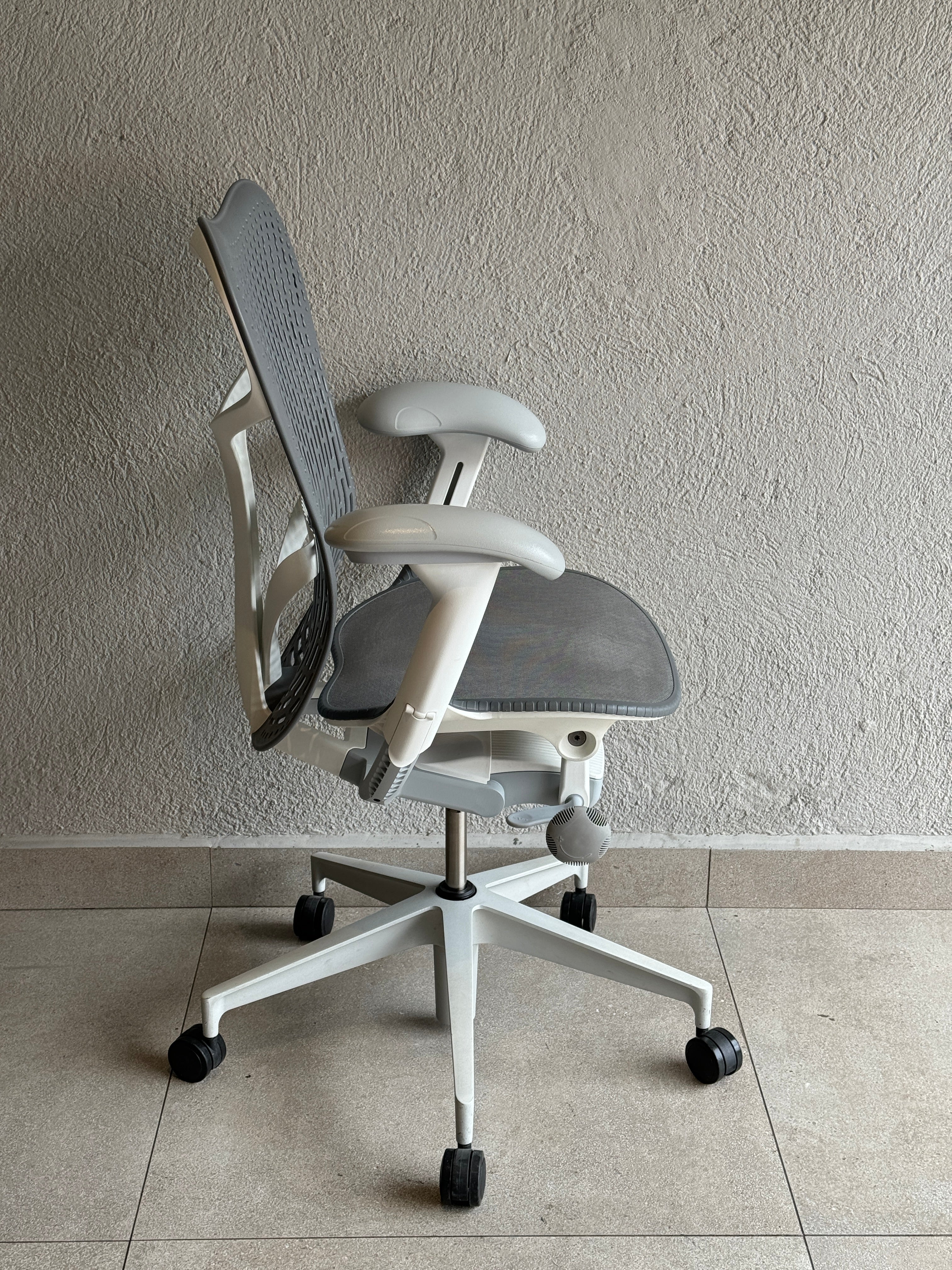 Silla Mirra 2 Herman Miller gris - Preowned