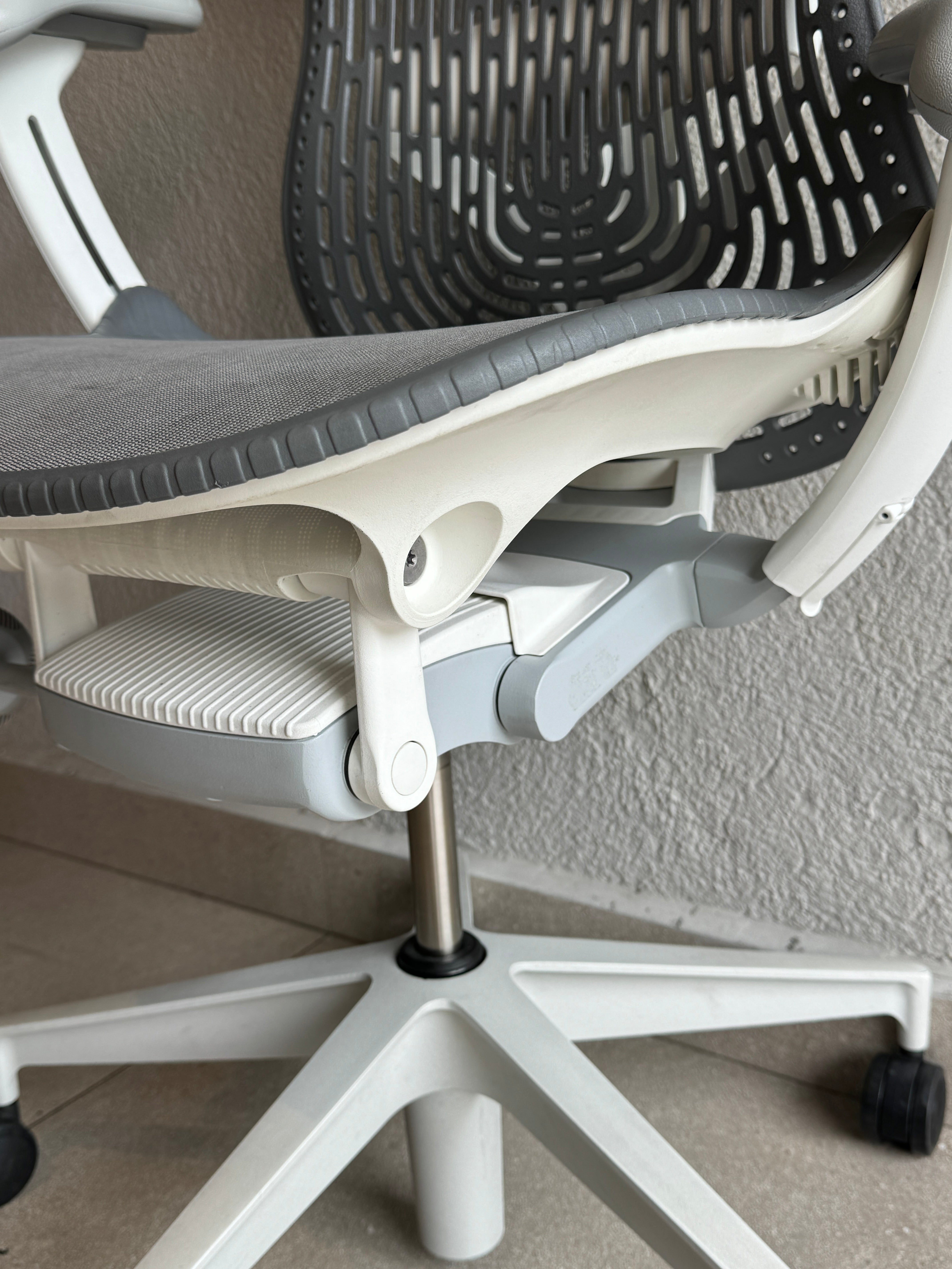 Silla Mirra 2 Herman Miller gris - Preowned