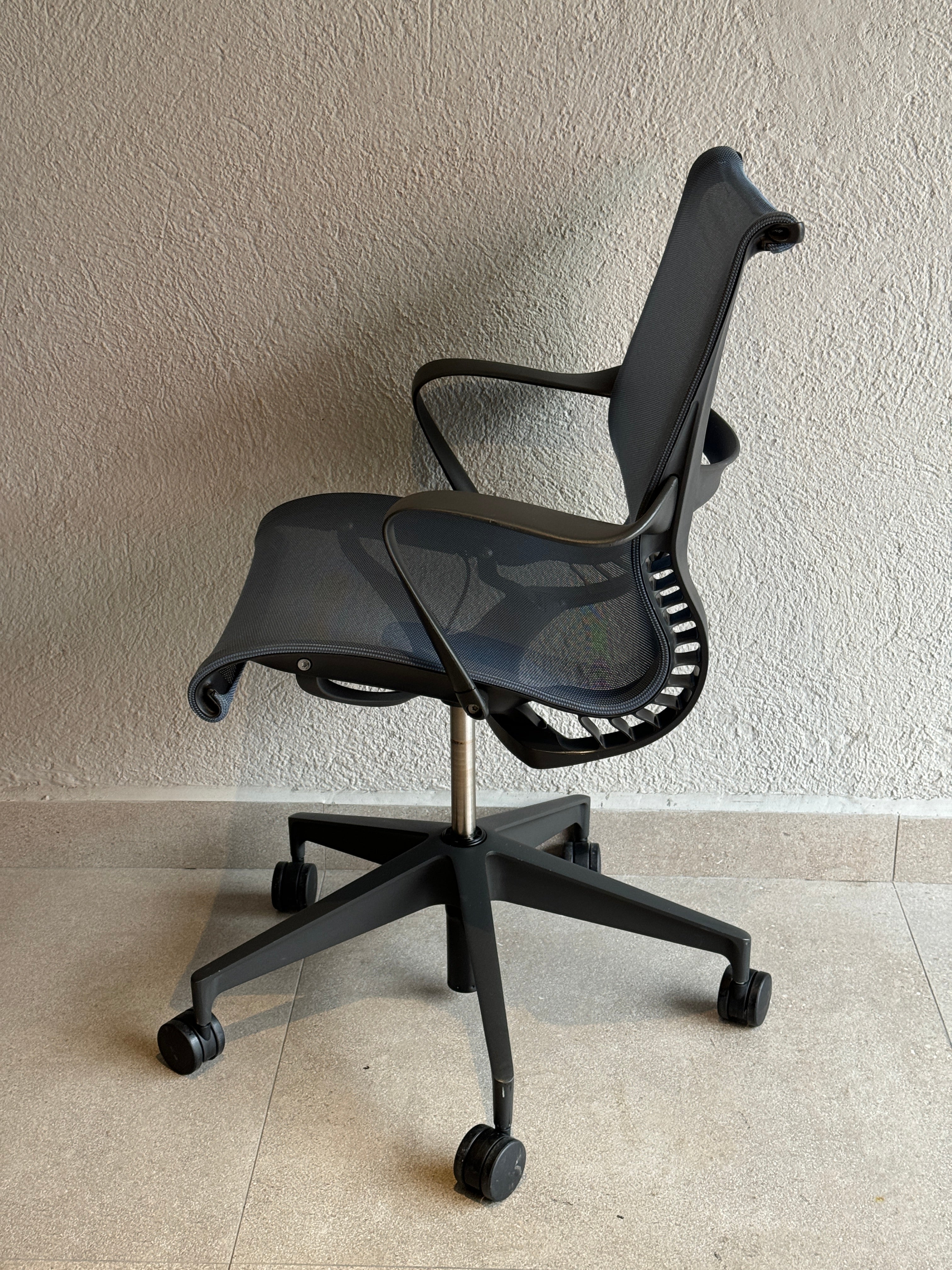 Silla Setu Herman Miller de exhibición