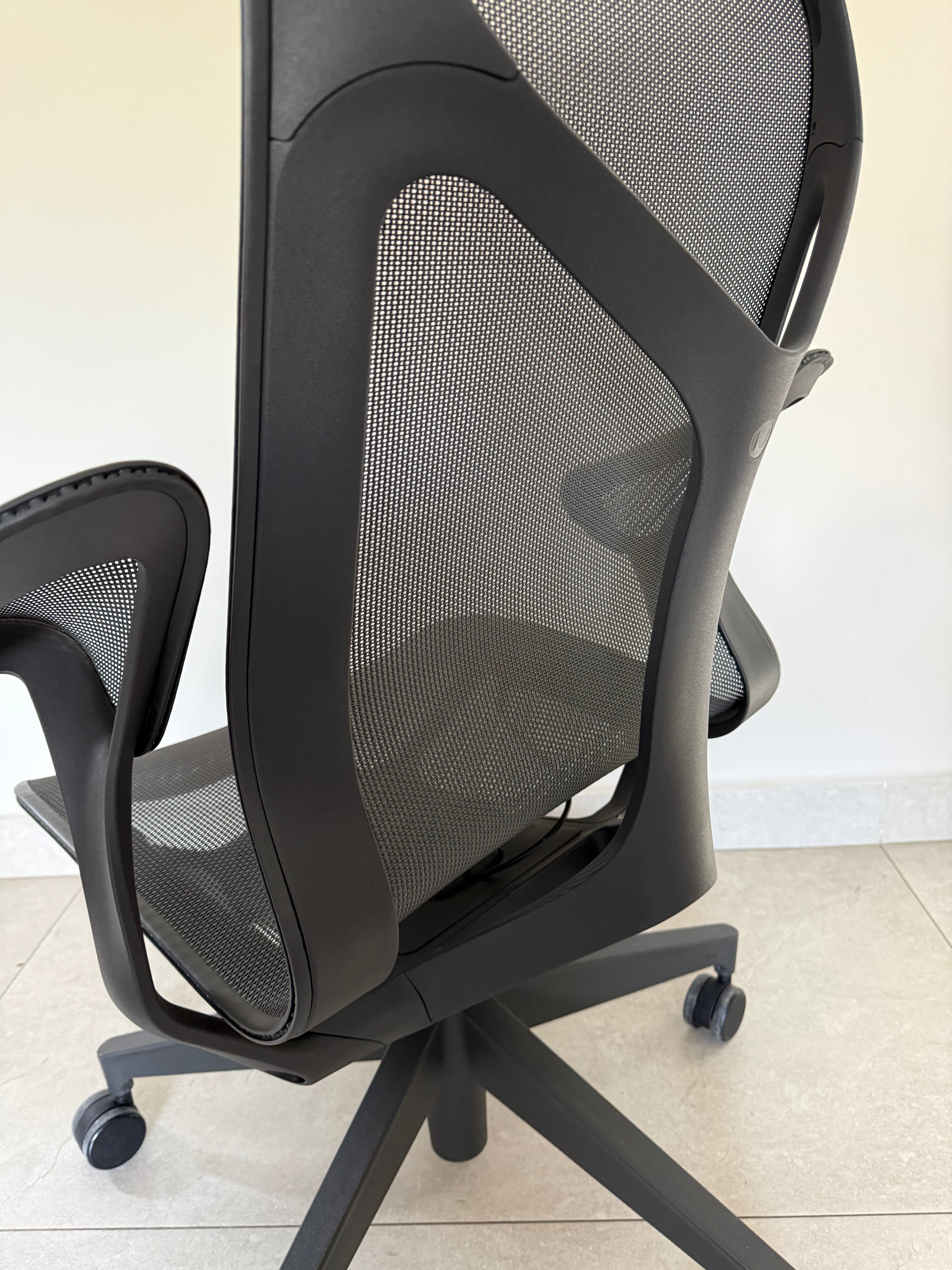 Silla Cosm Alta Brazo Leaf Herman Miller - Preowned