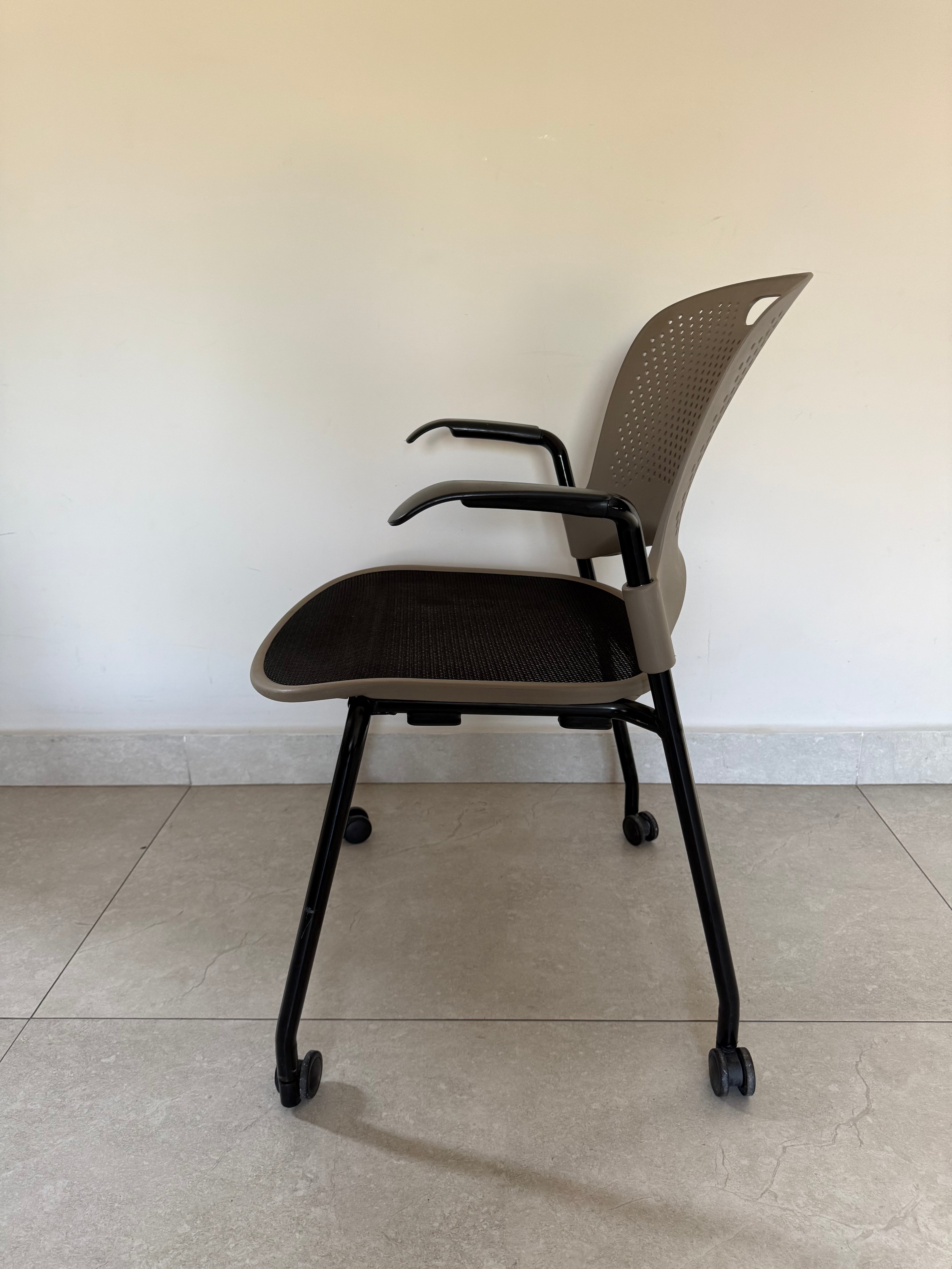 Silla Caper Café Herman Miller - Preowned