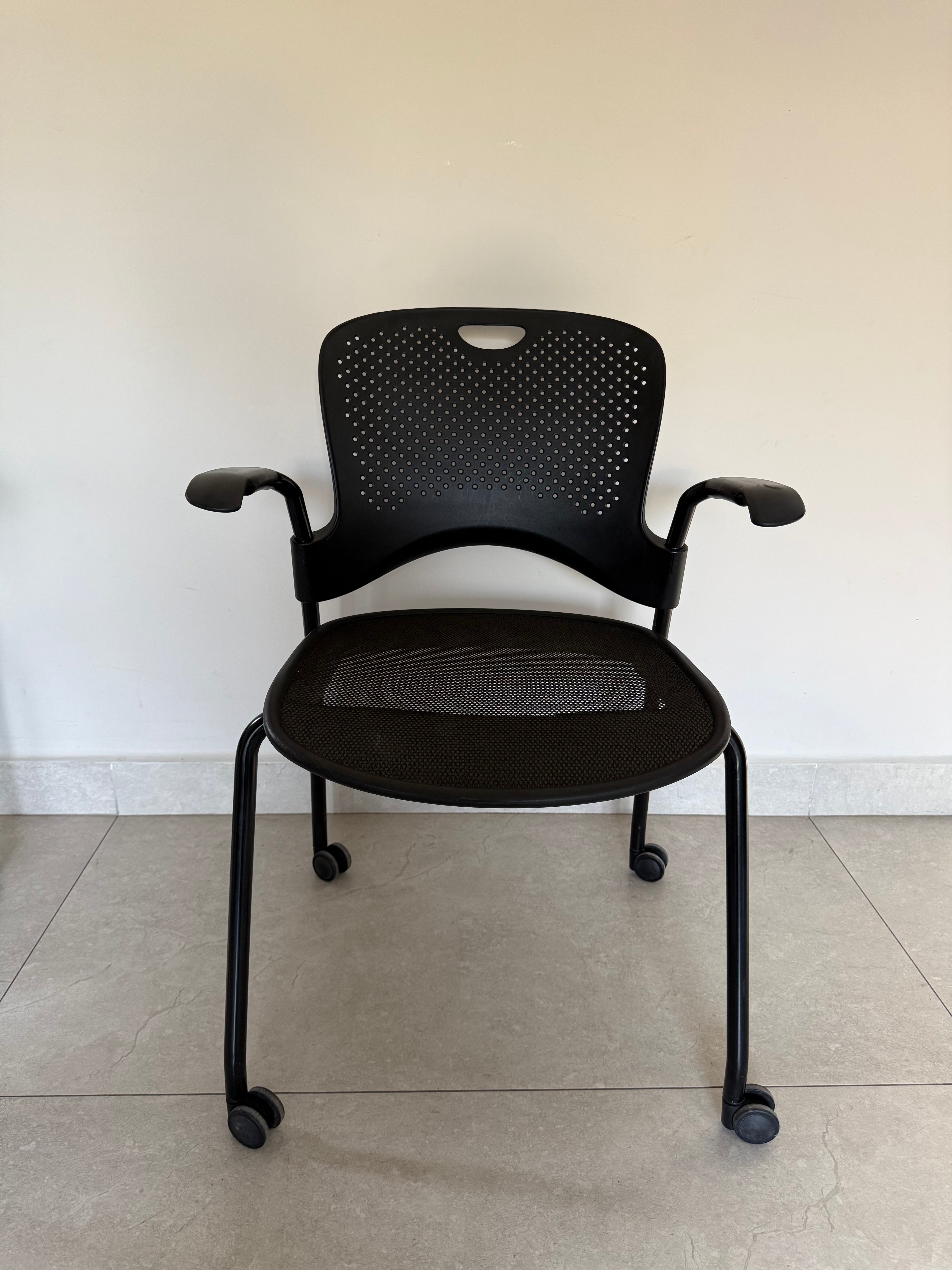 Silla Caper Negro Herman Miller - Preowned