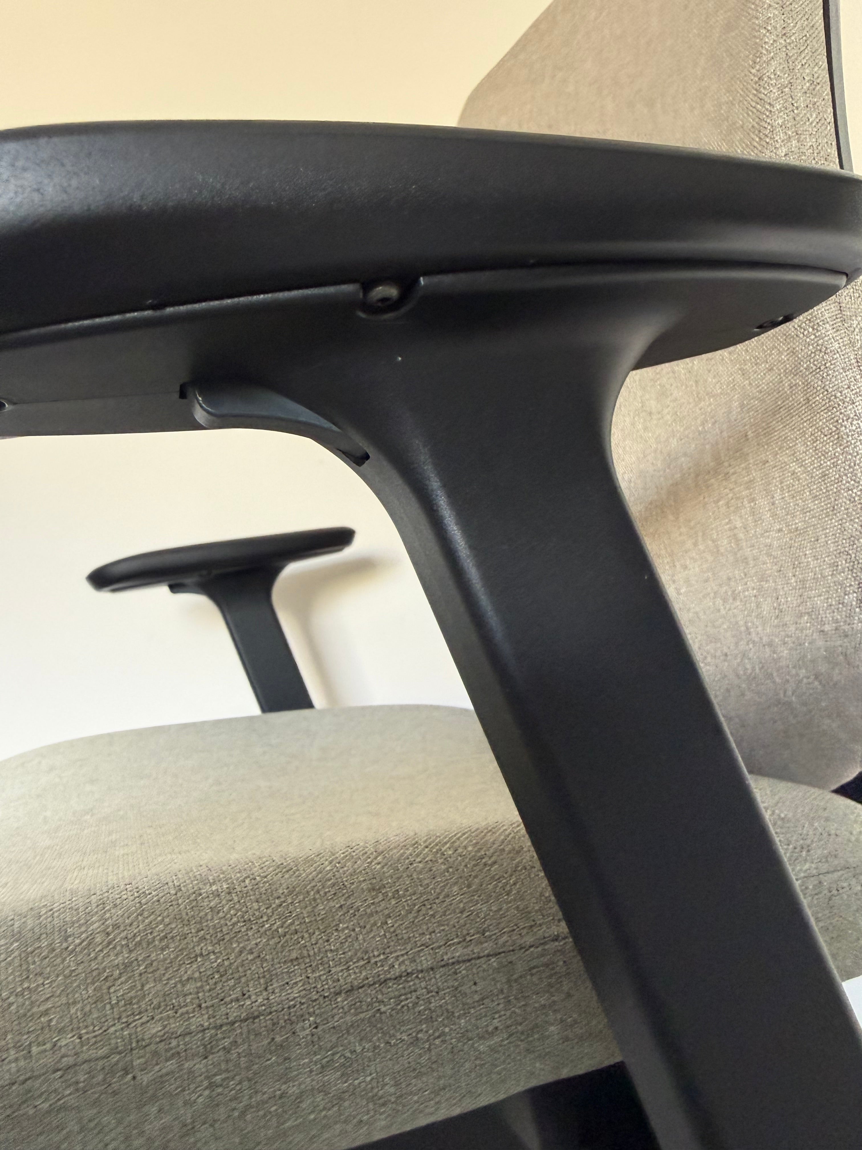 Silla Verus Acolchada Herman Miller - Preowned