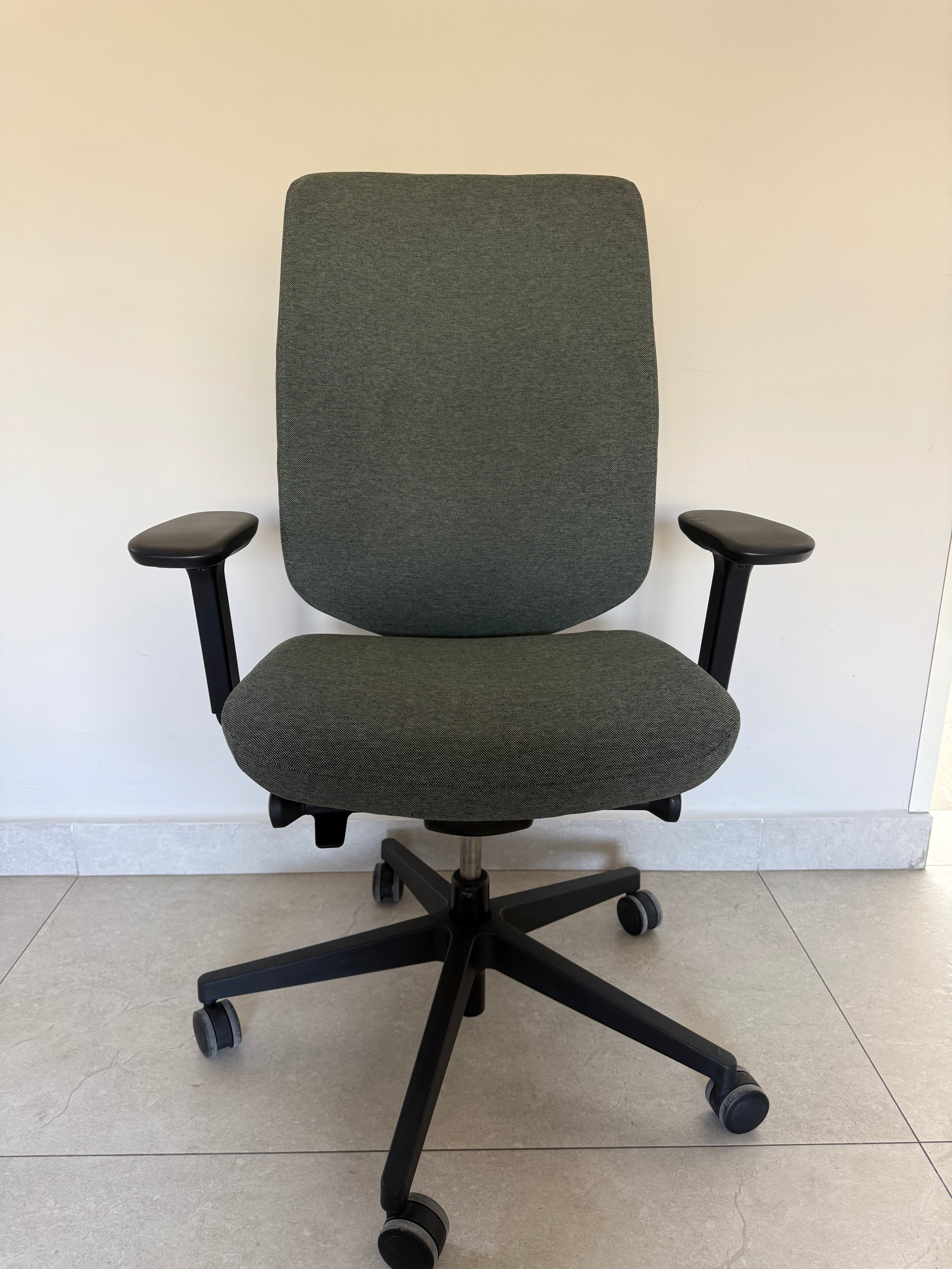 Silla Verus Acolchada Verde Herman Miller - Preowned
