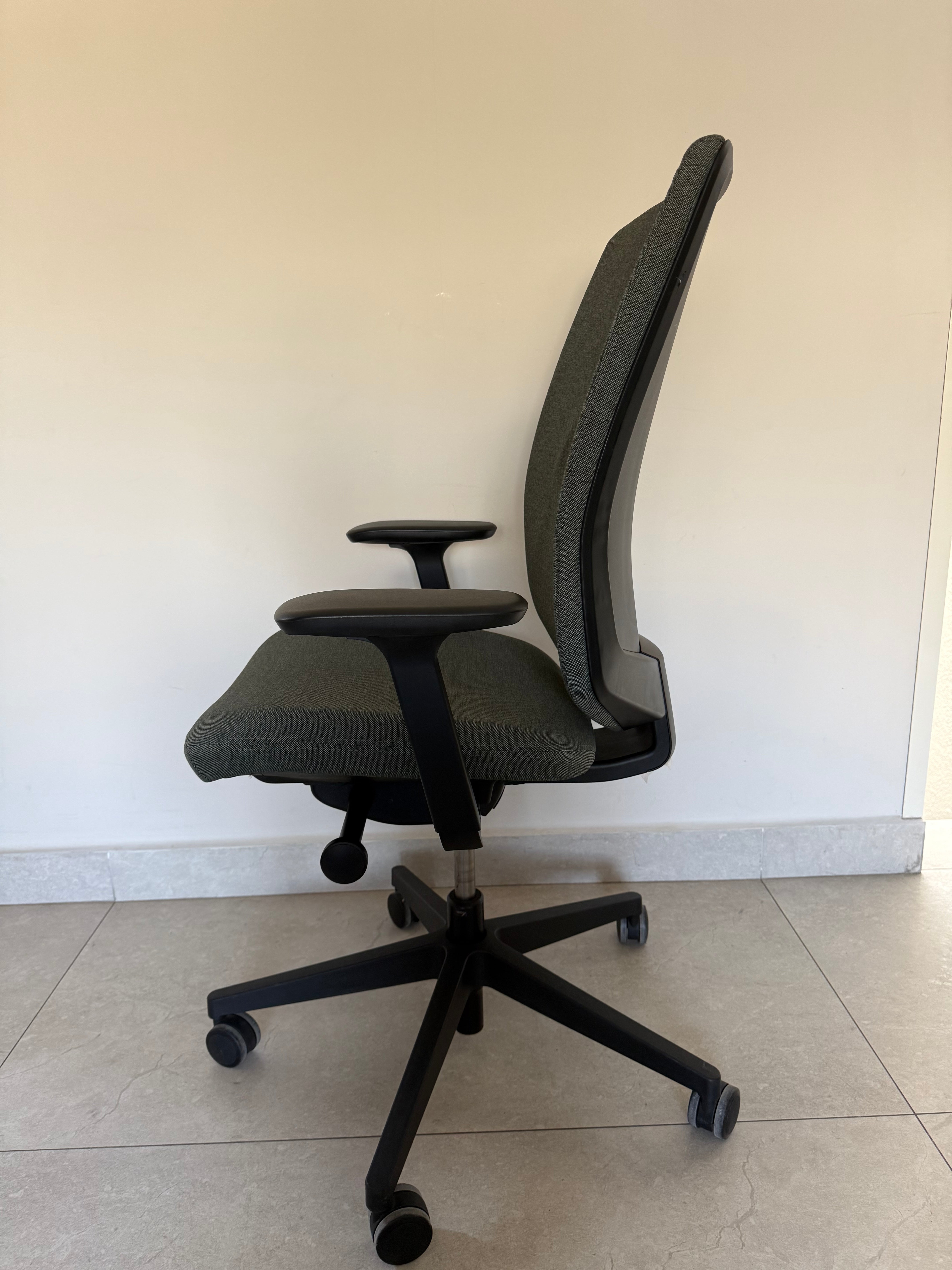 Silla Verus Acolchada Verde Herman Miller - Preowned