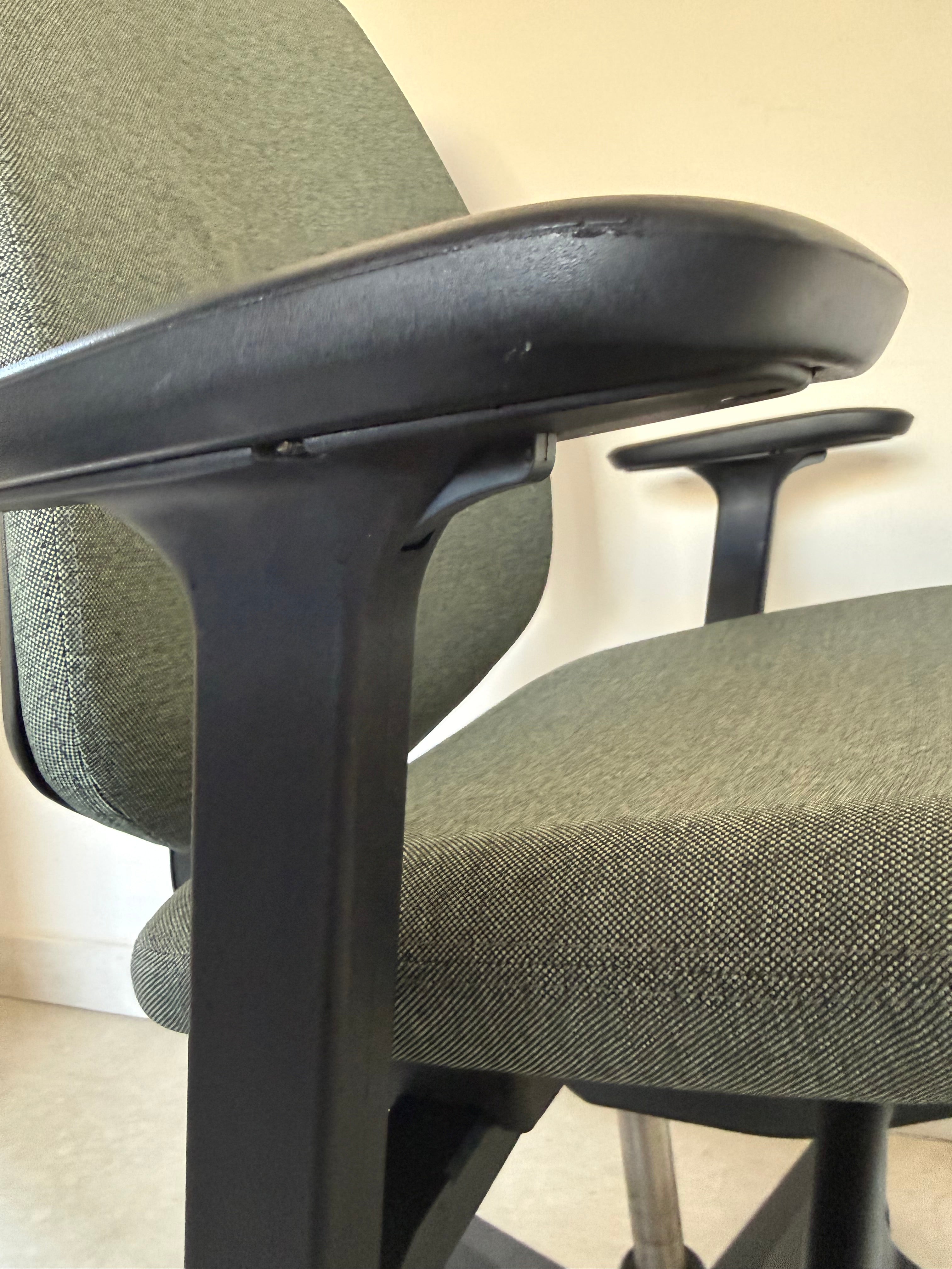 Silla Verus Acolchada Verde Herman Miller - Preowned