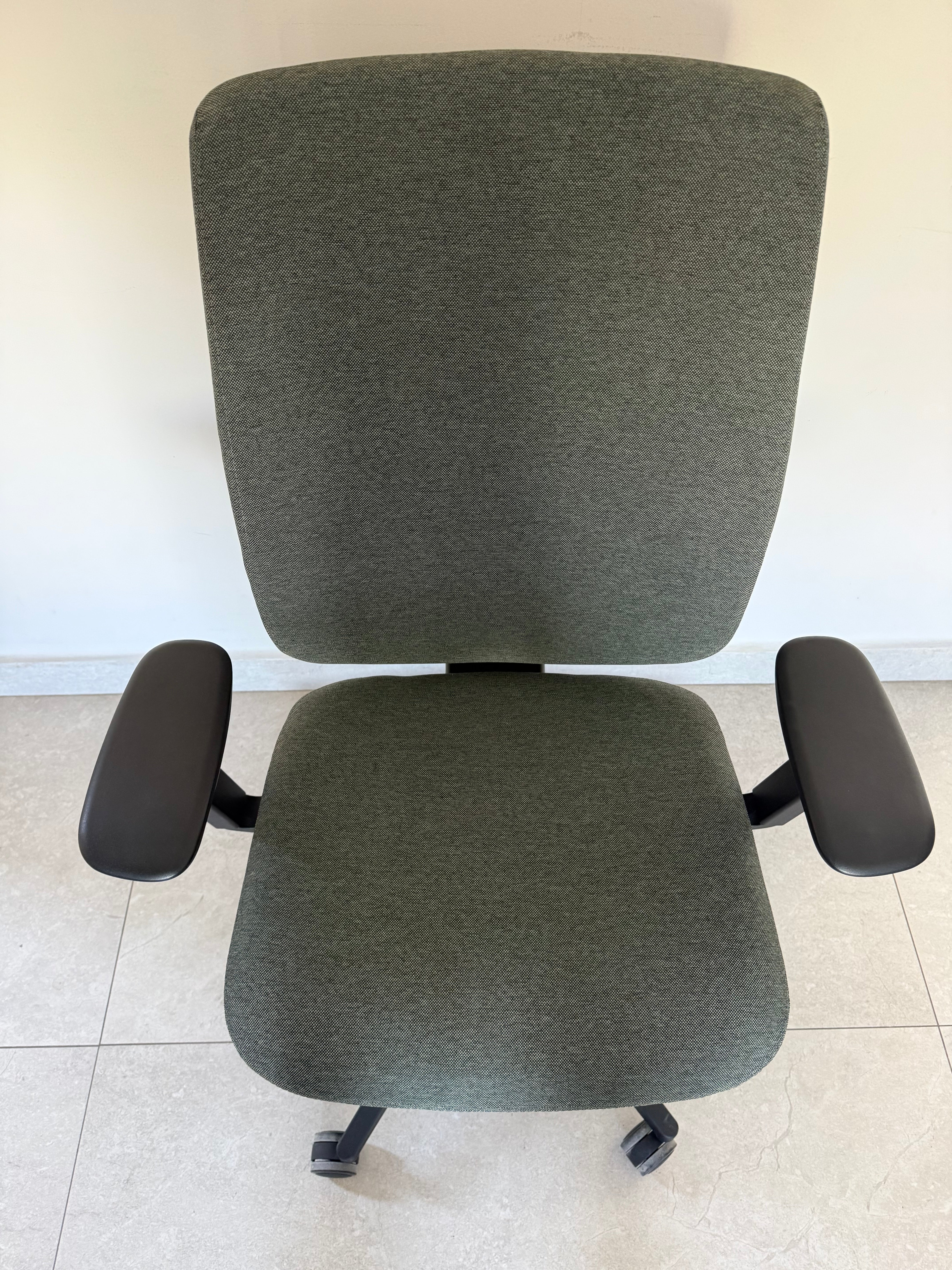 Silla Verus Acolchada Verde Herman Miller - Preowned