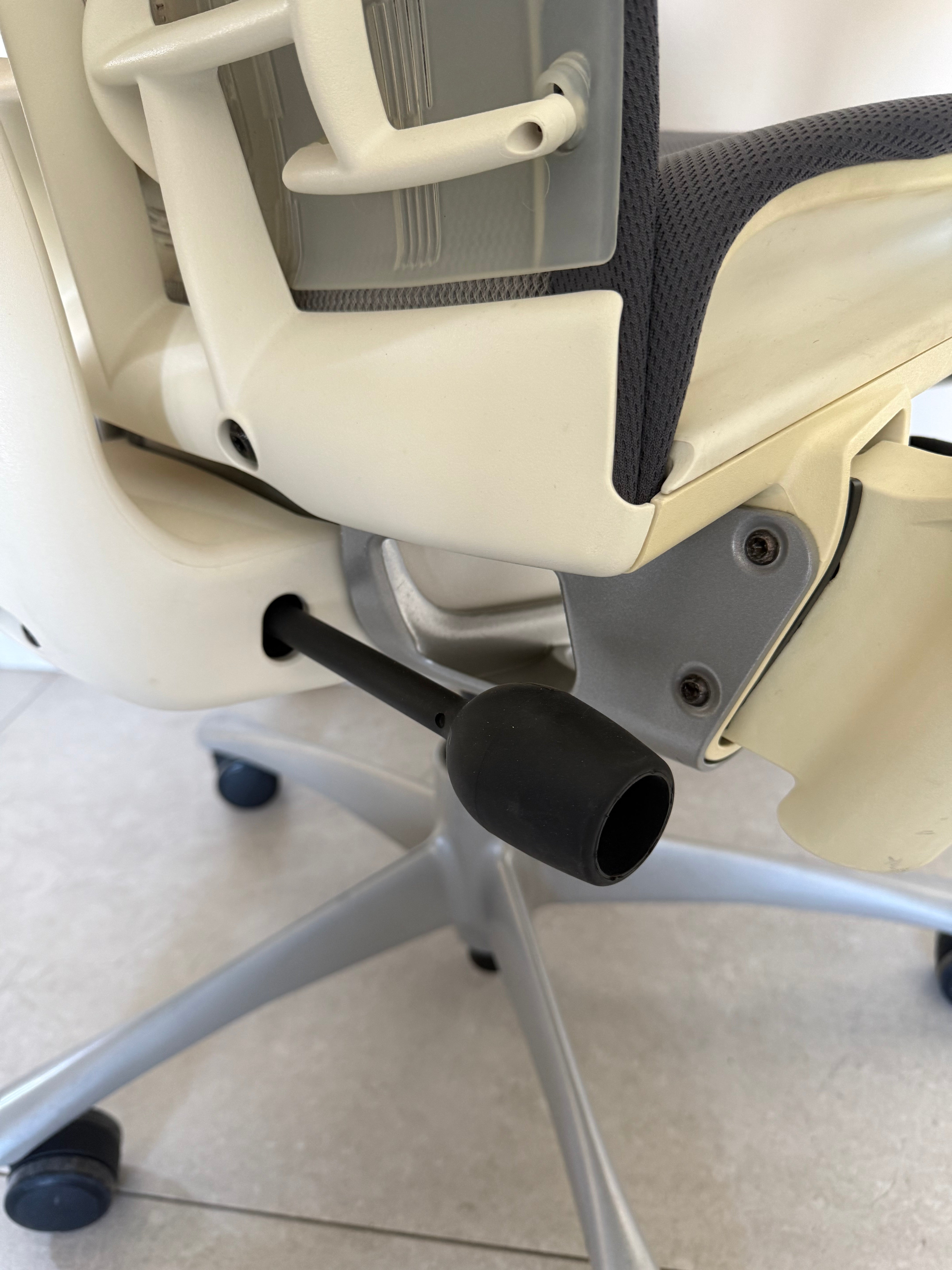 Embody Gris- Herman Miller Preowned