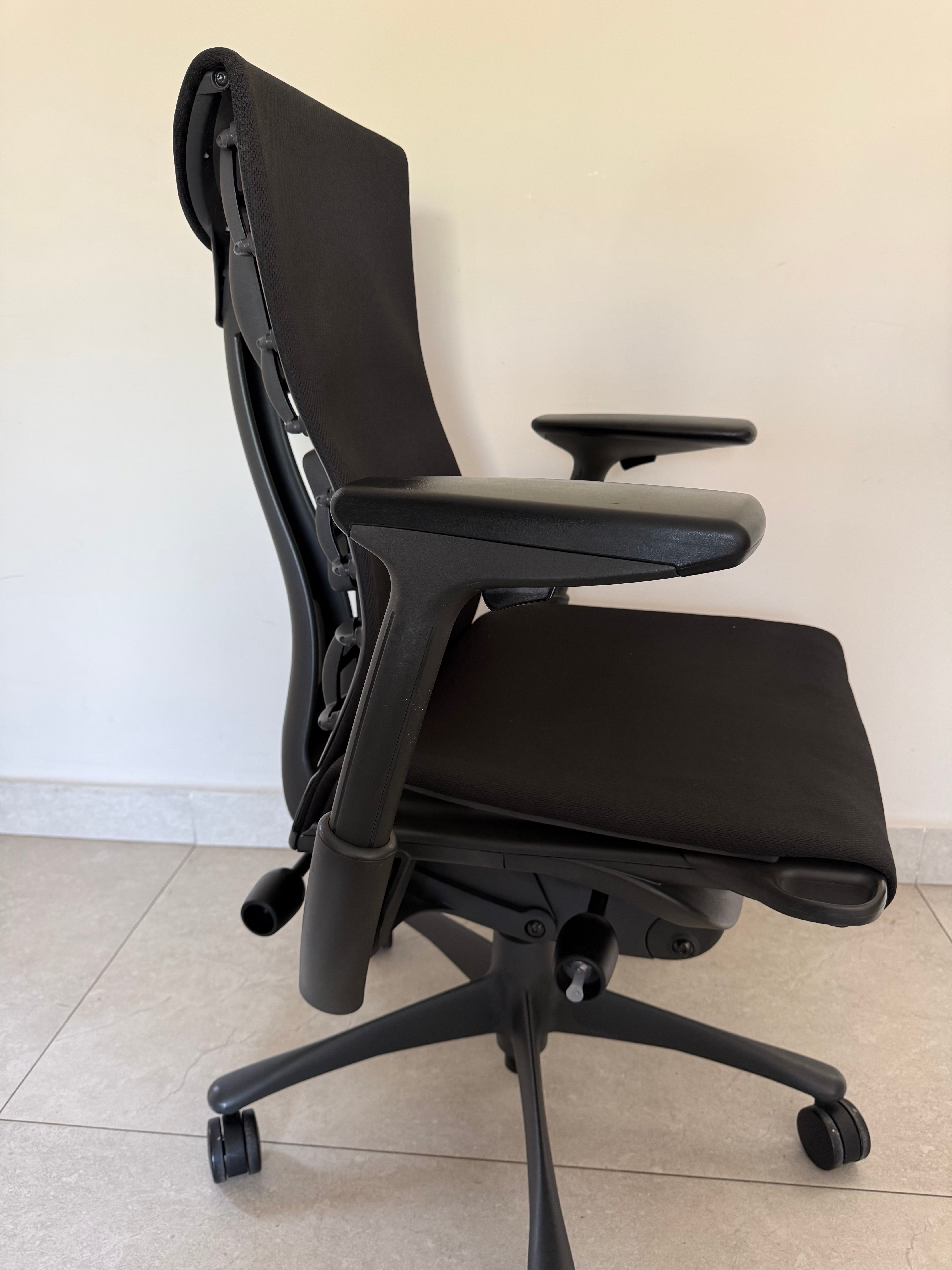 Embody Negra - Herman Miller Preowned