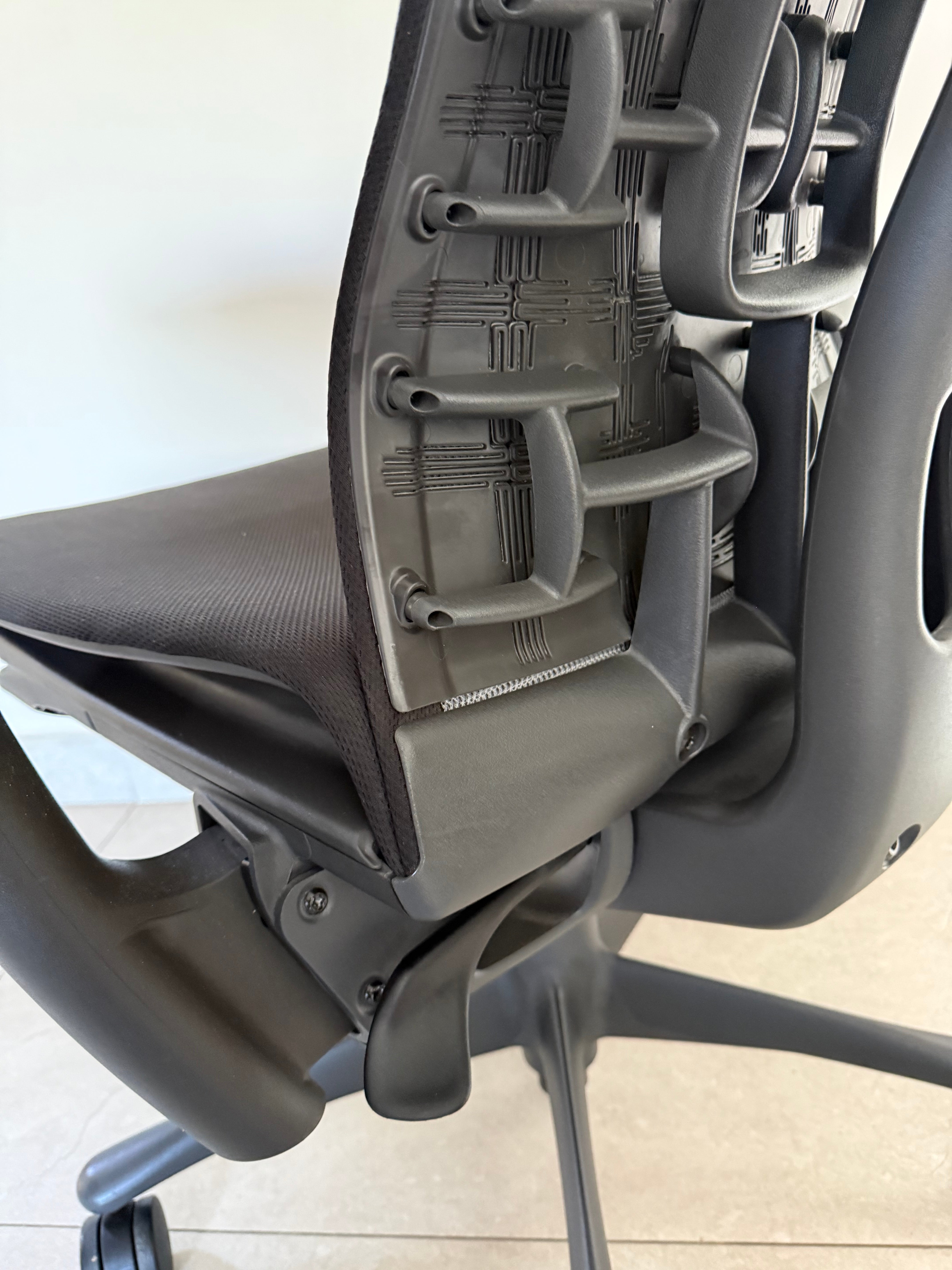 Embody Negra - Herman Miller Preowned