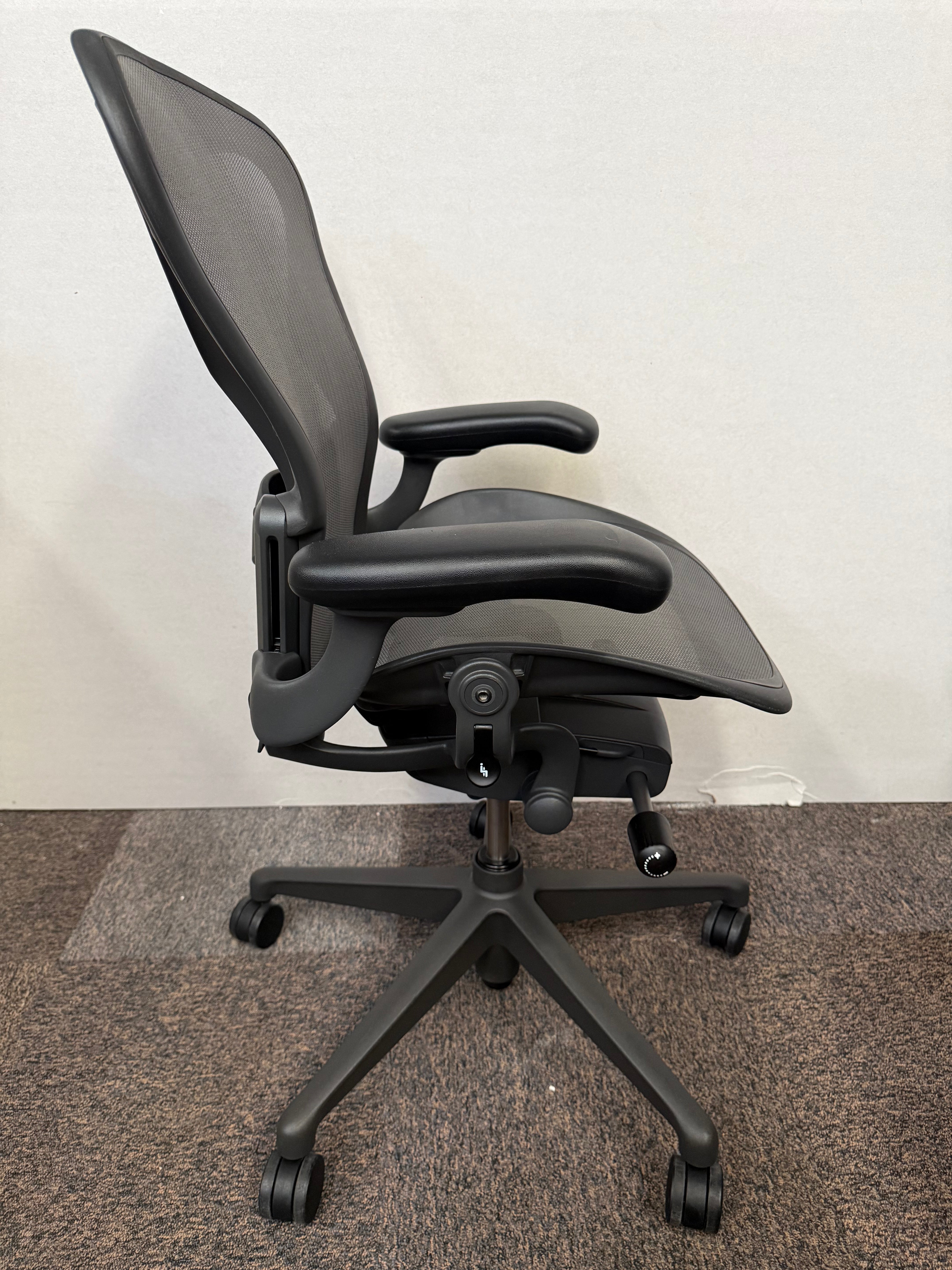 Aeron Herman Miller Equipada Remastered Talla B - Preowned