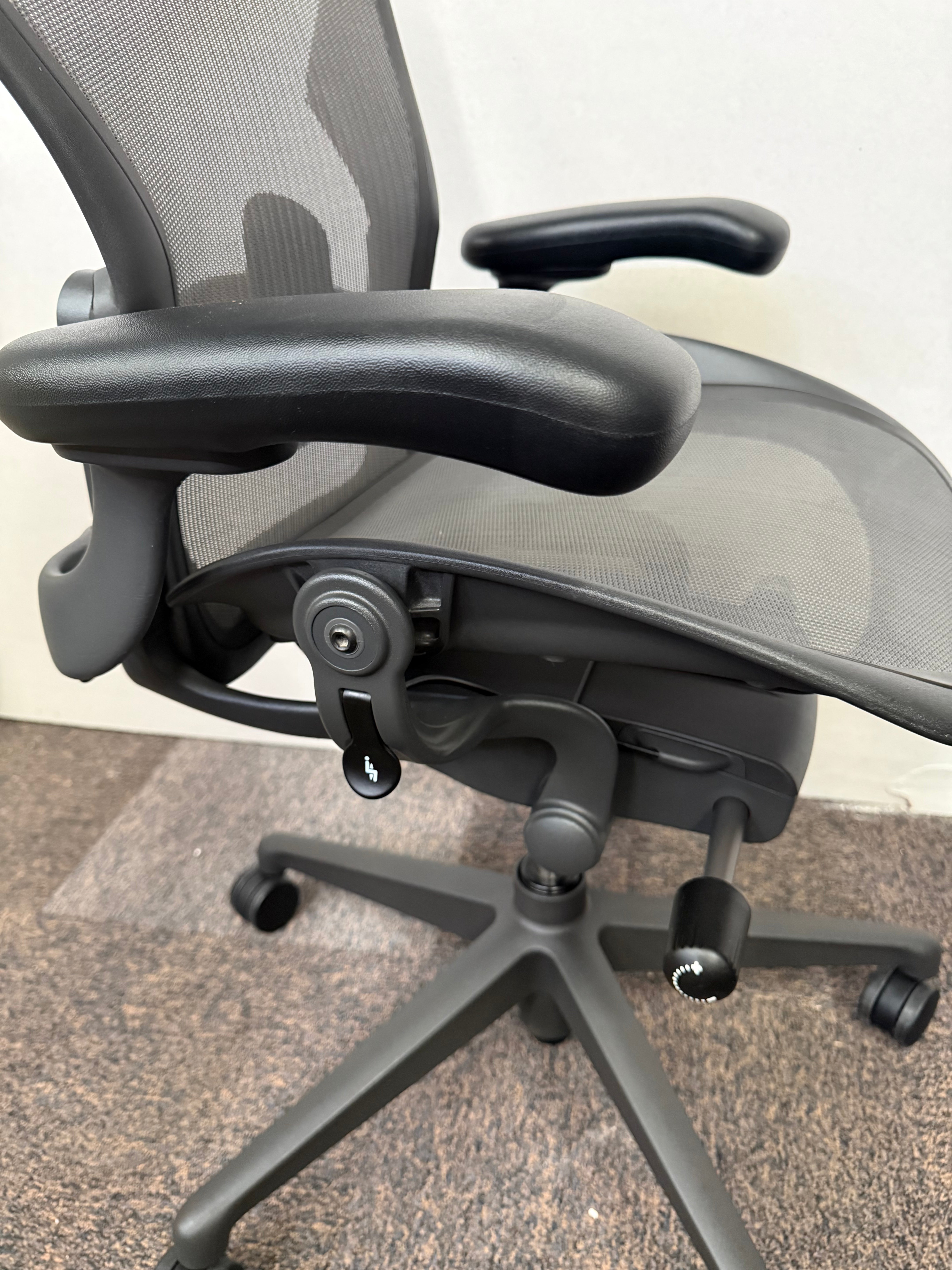Aeron Herman Miller Equipada Remastered Talla B - Preowned