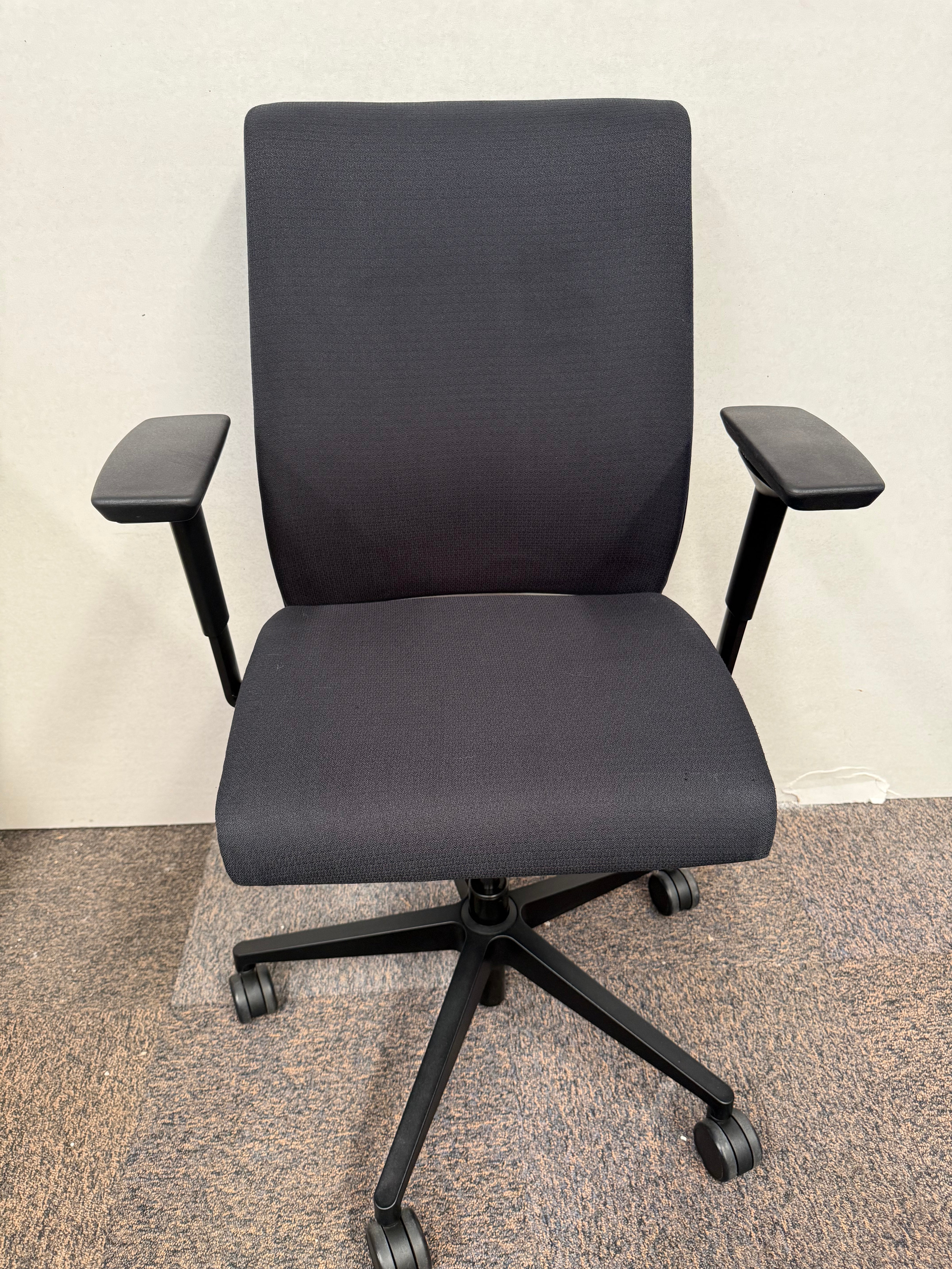 Silla Steelcase Think Negro Equipada Preowned