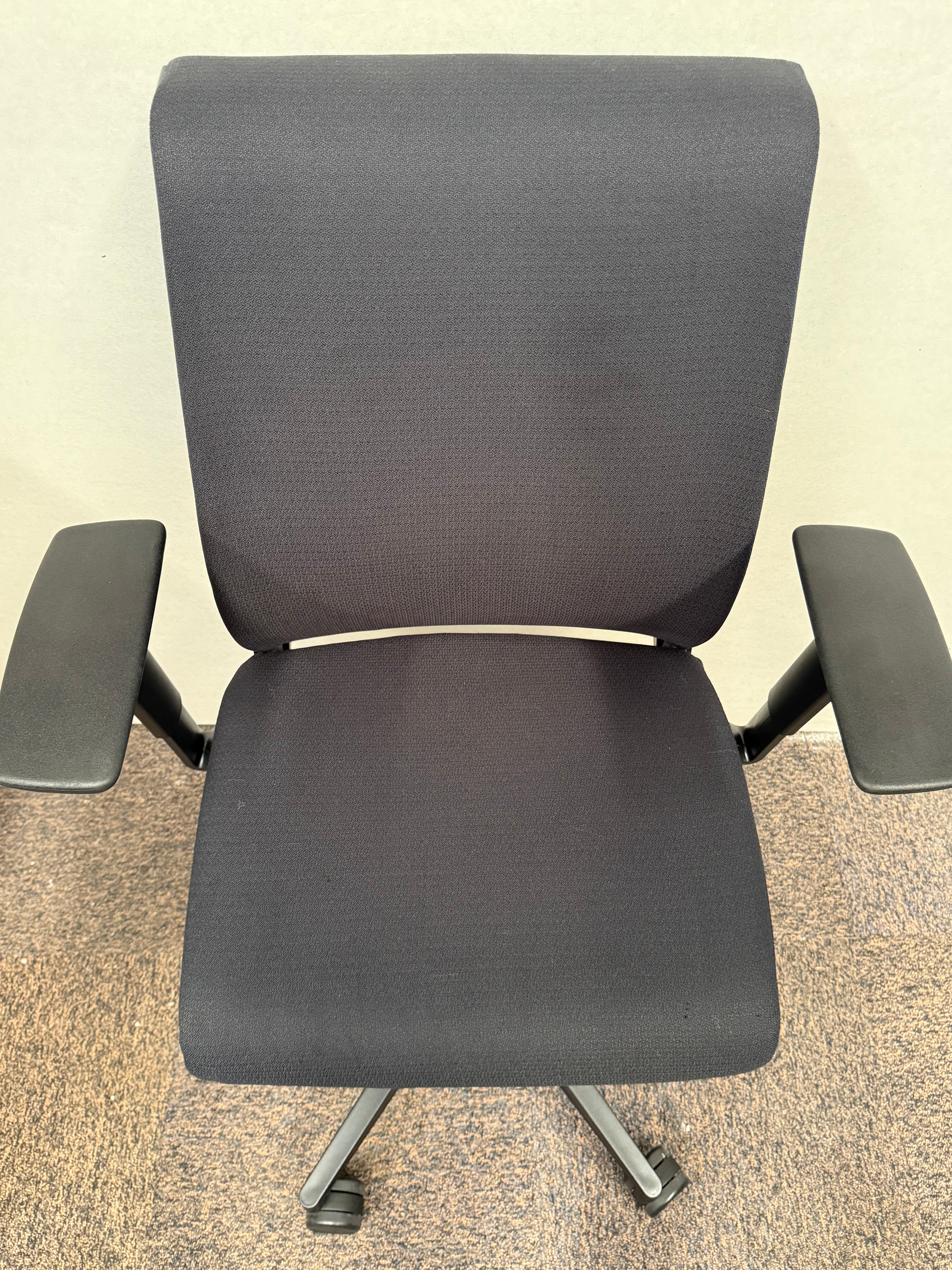 Silla Steelcase Think Negro Equipada Preowned