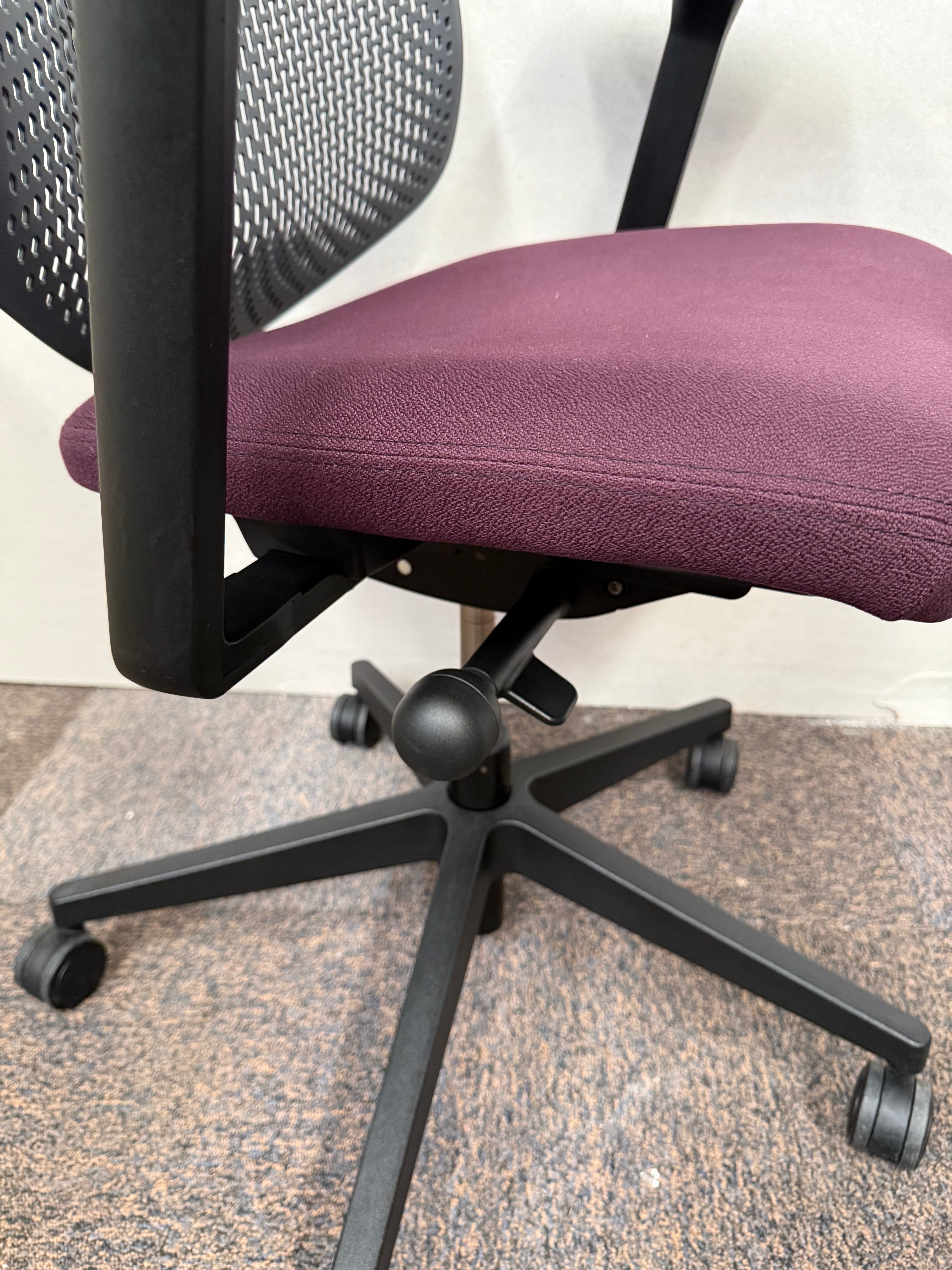 Silla Herman Miller Verus Vino - Exhibición