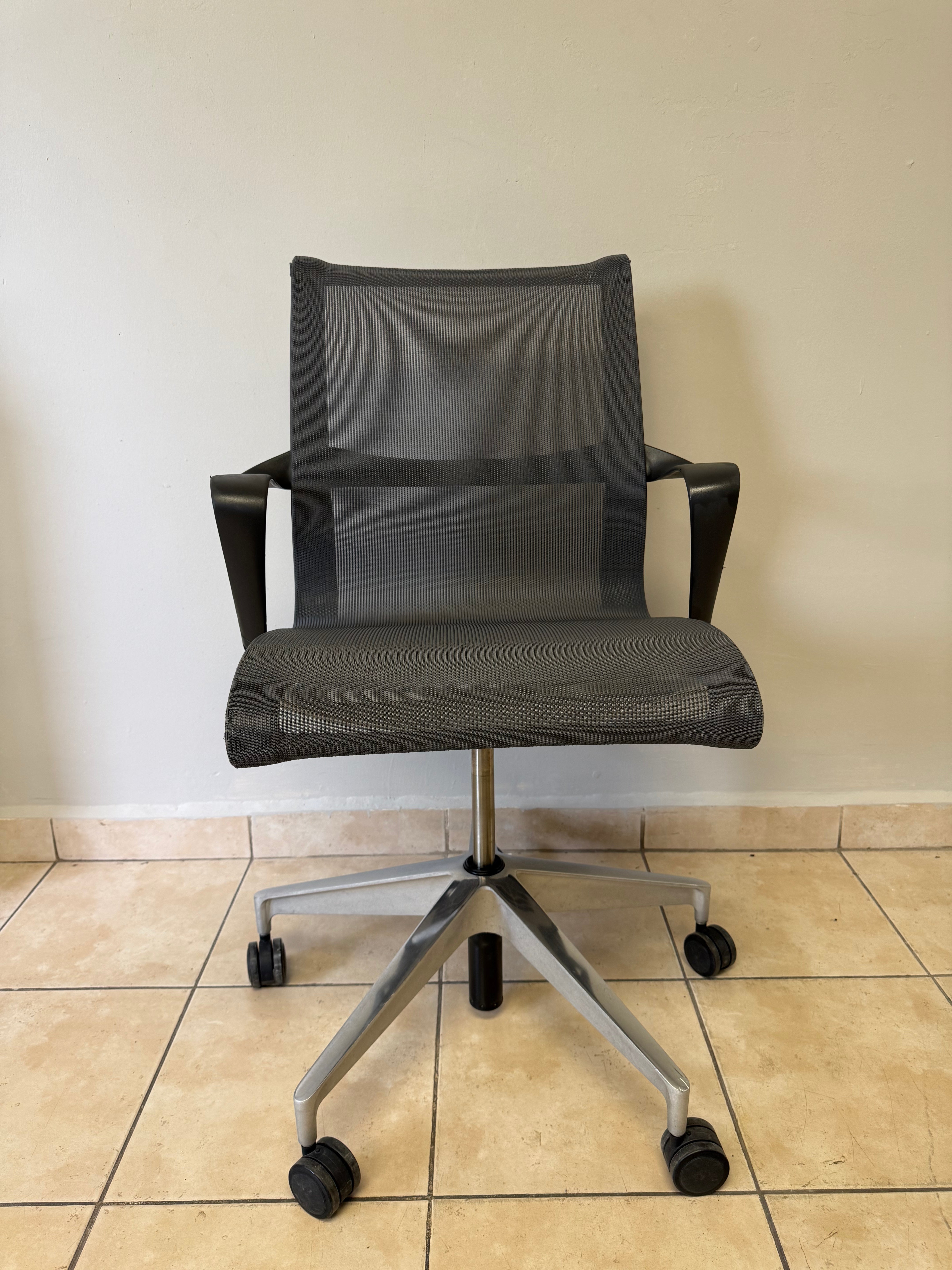 Silla Herman Miller Setu Gris Cromo - Preowned