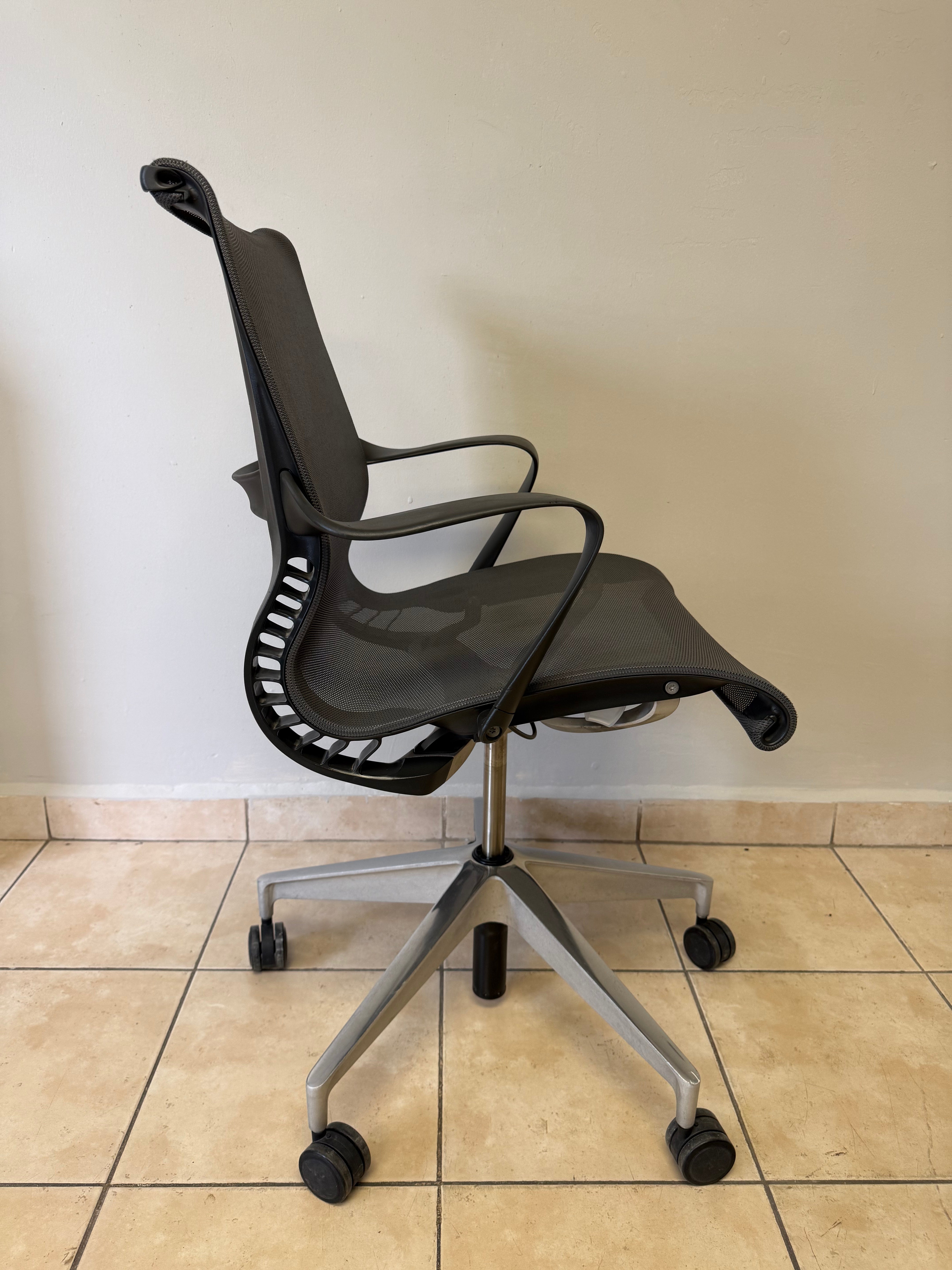 Silla Herman Miller Setu Gris Cromo - Preowned