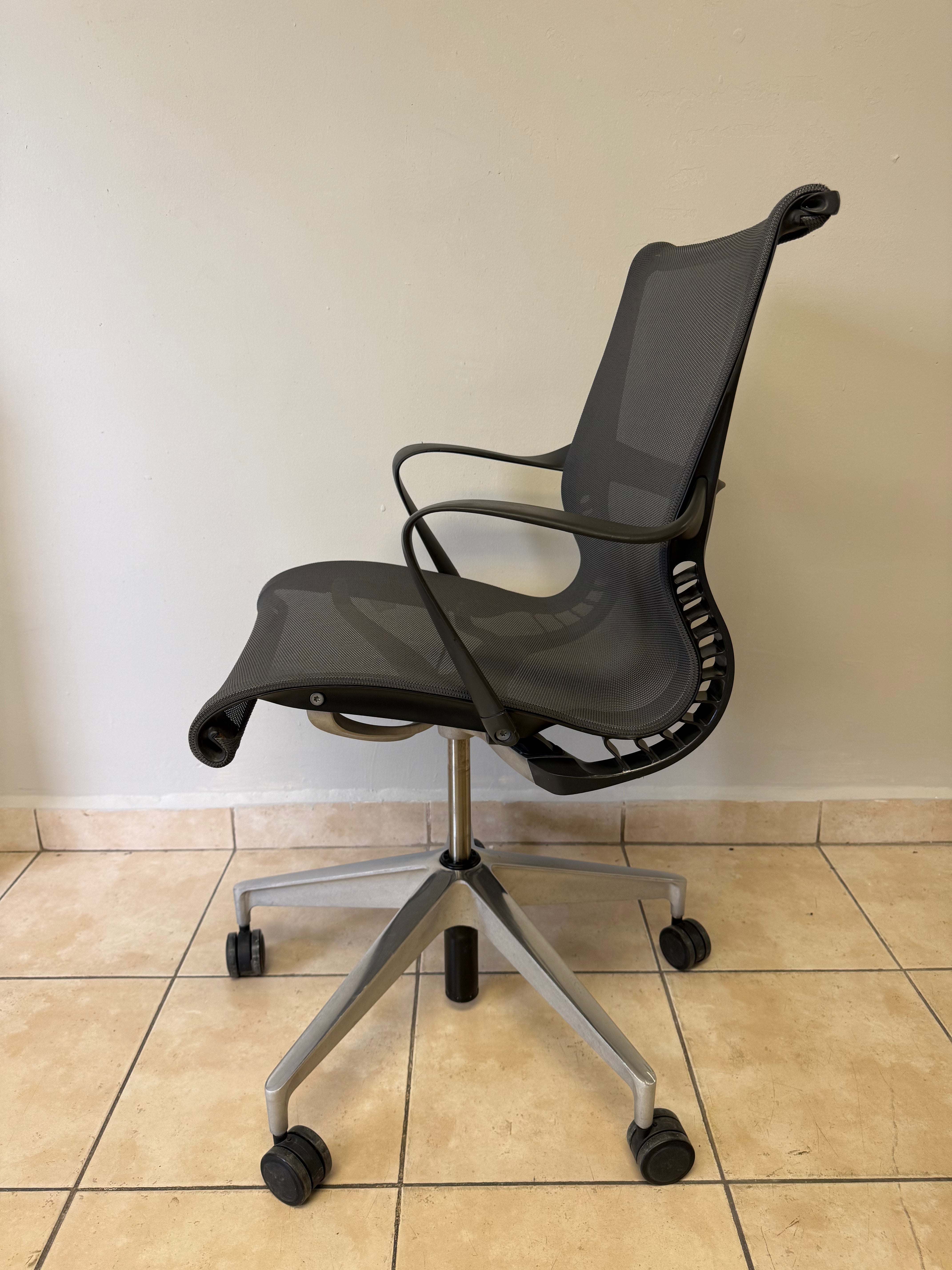 Silla Herman Miller Setu Gris Cromo - Preowned