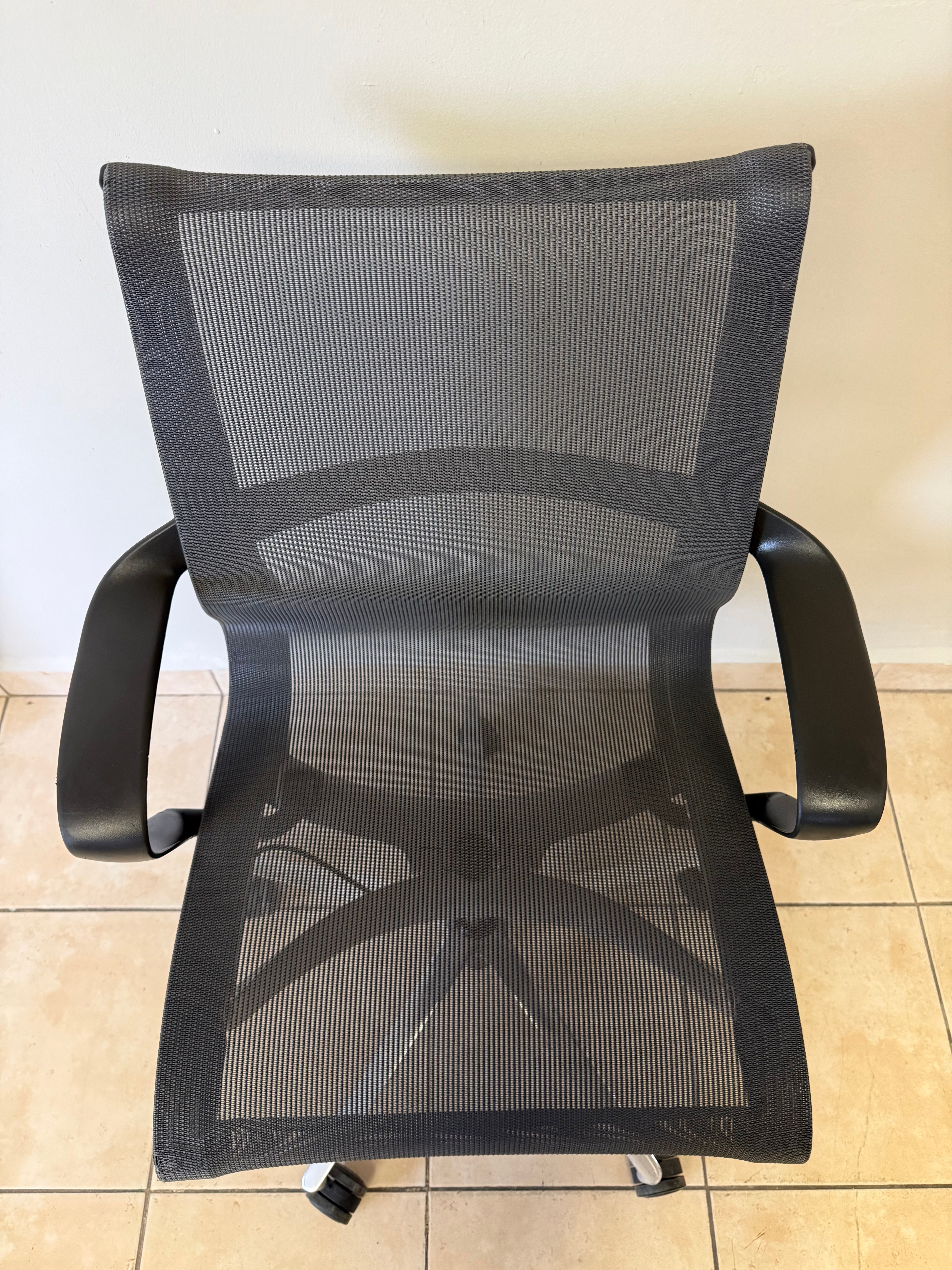 Silla Herman Miller Setu Gris Cromo - Preowned