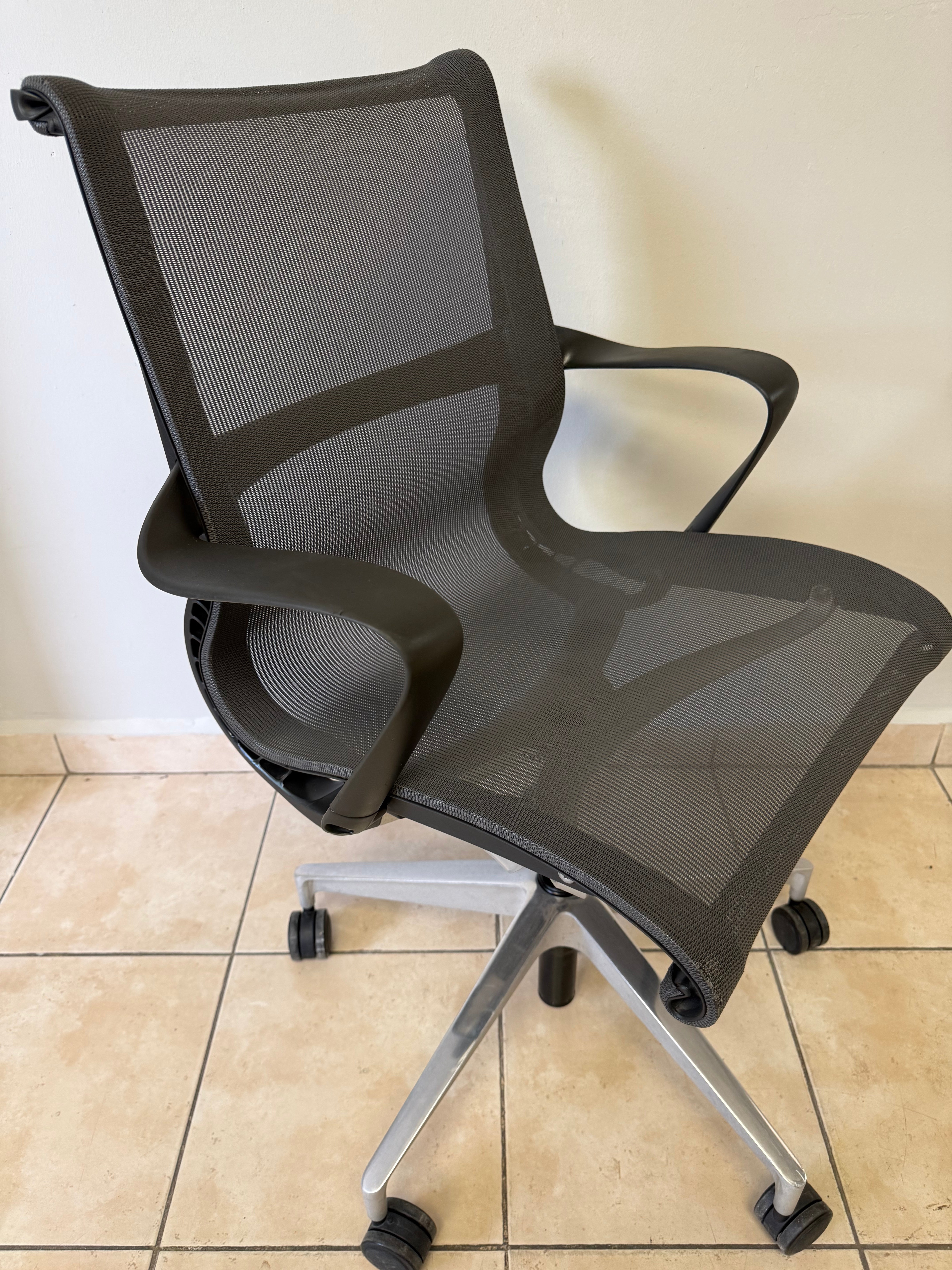 Silla Herman Miller Setu Gris Cromo - Preowned