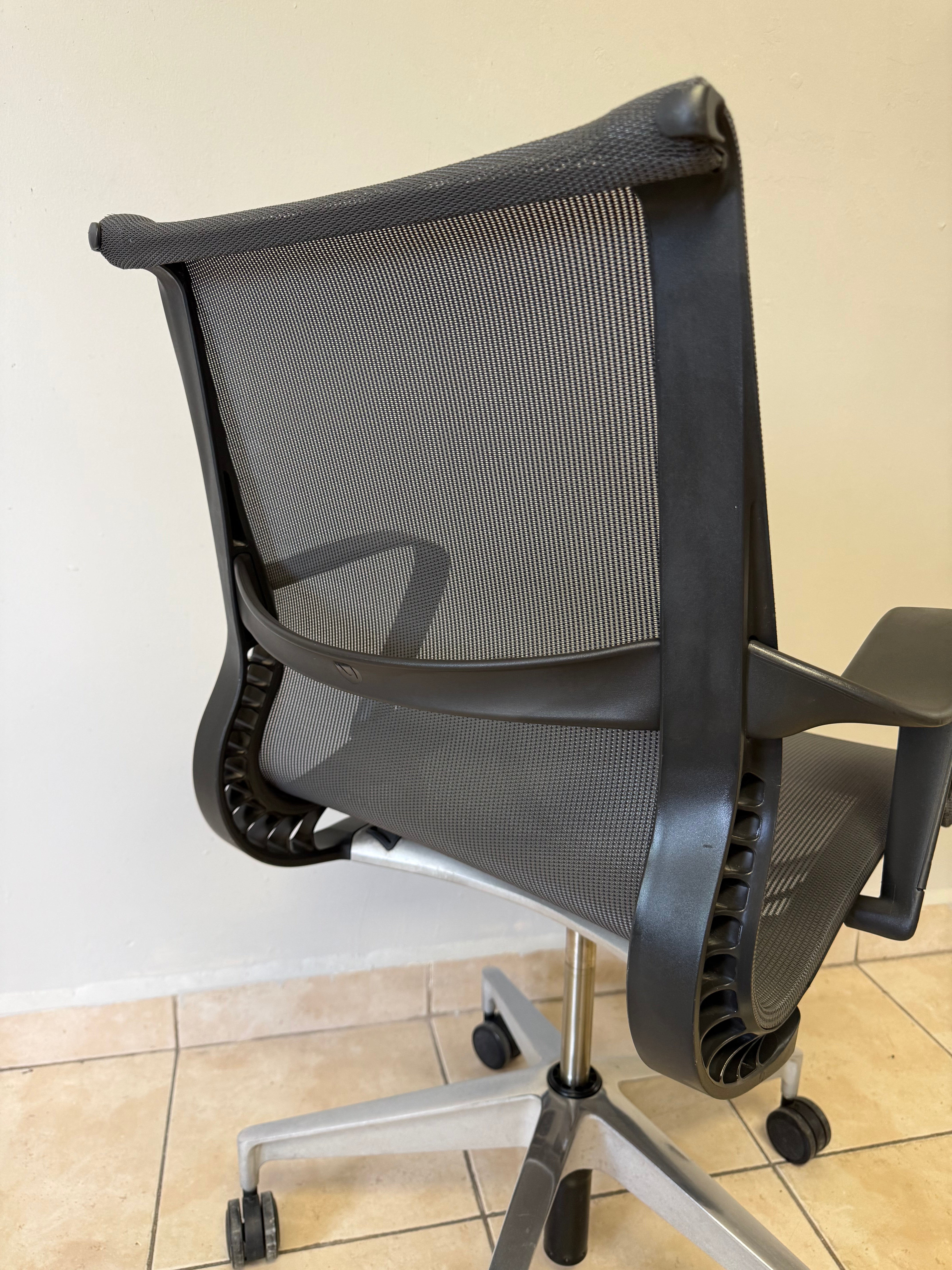 Silla Herman Miller Setu Gris Cromo - Preowned