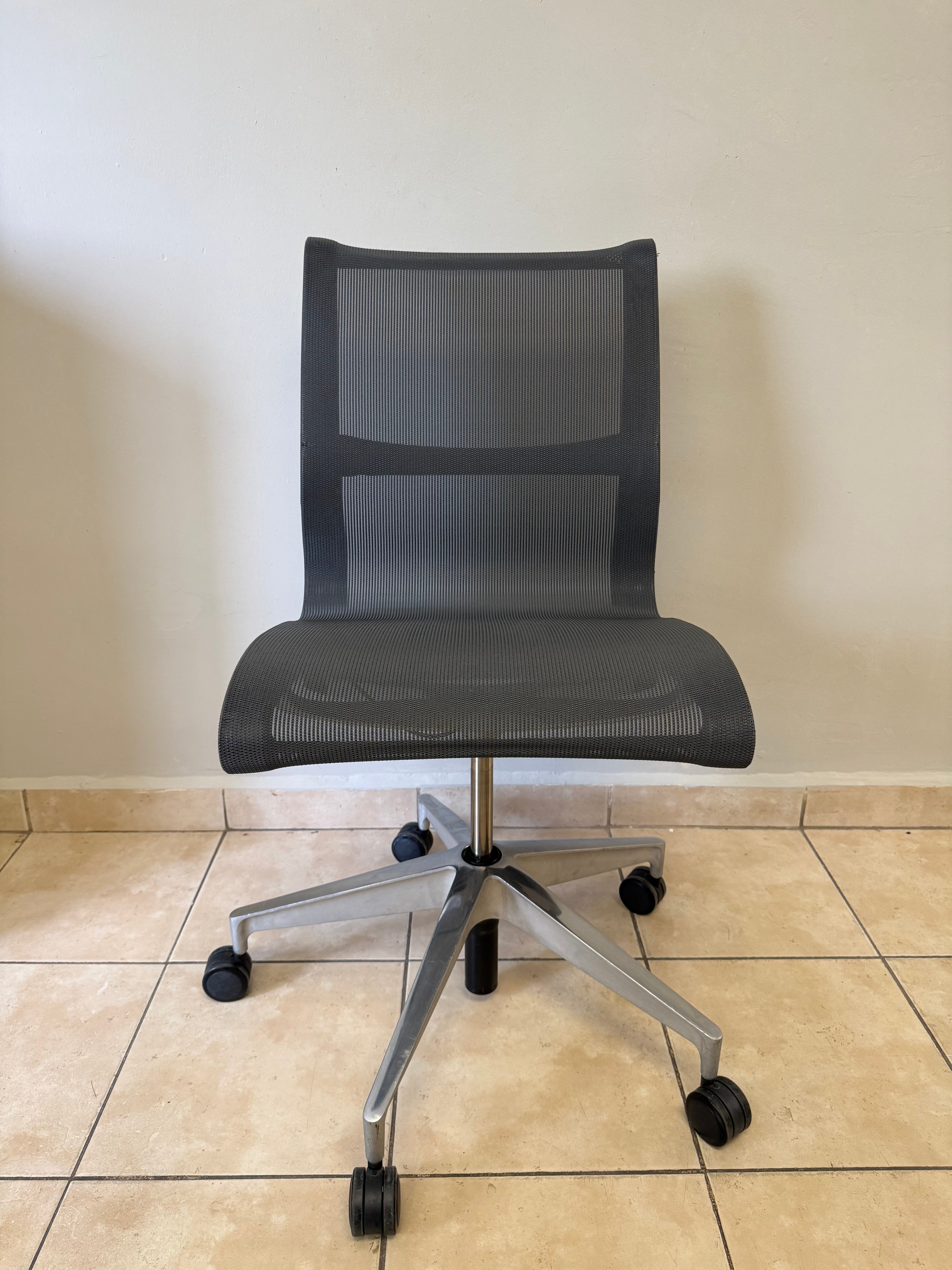 Silla Herman Miller Setu Gris Cromo Sin Brazos - Preowned