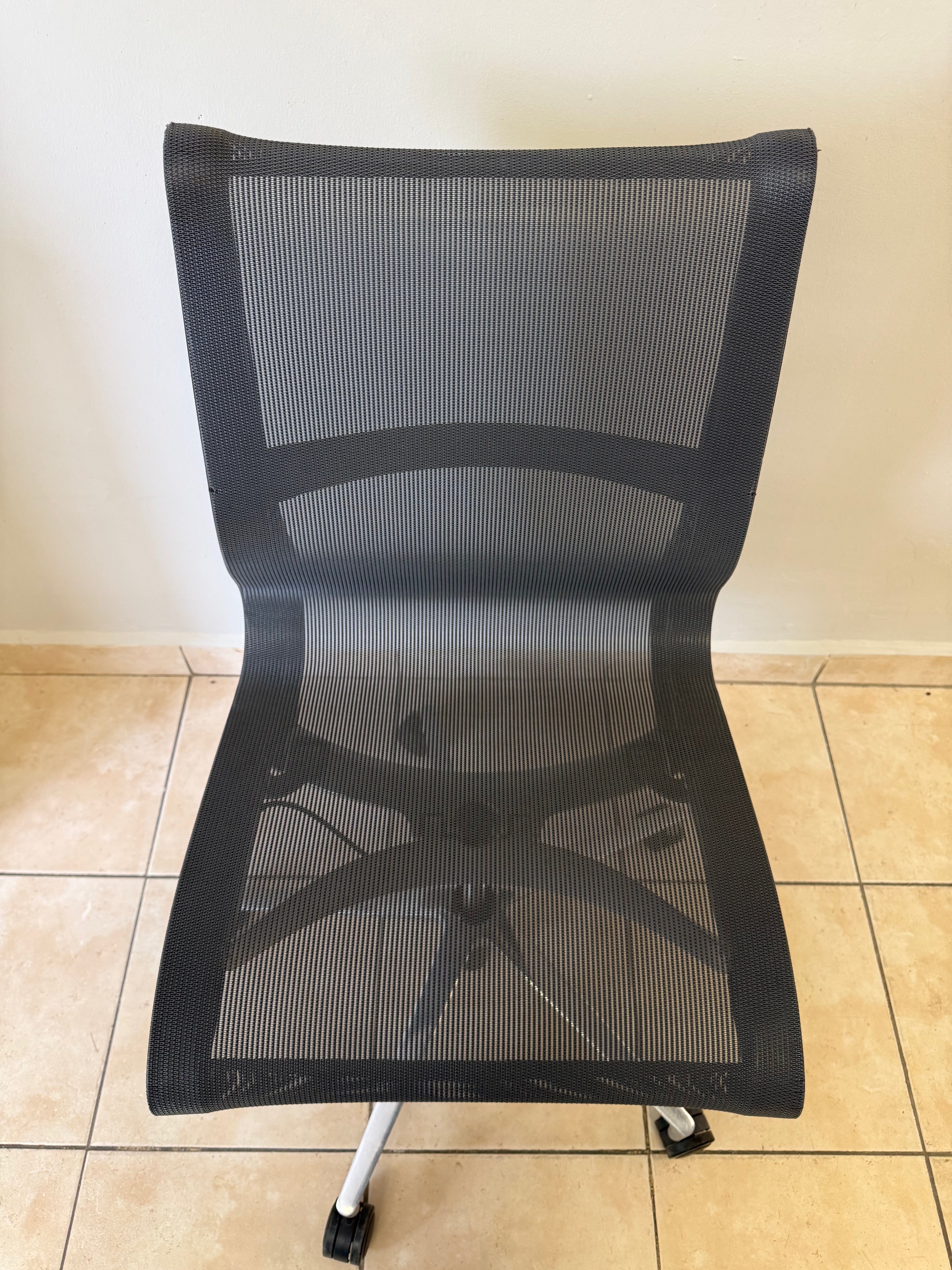 Silla Herman Miller Setu Gris Cromo Sin Brazos - Preowned
